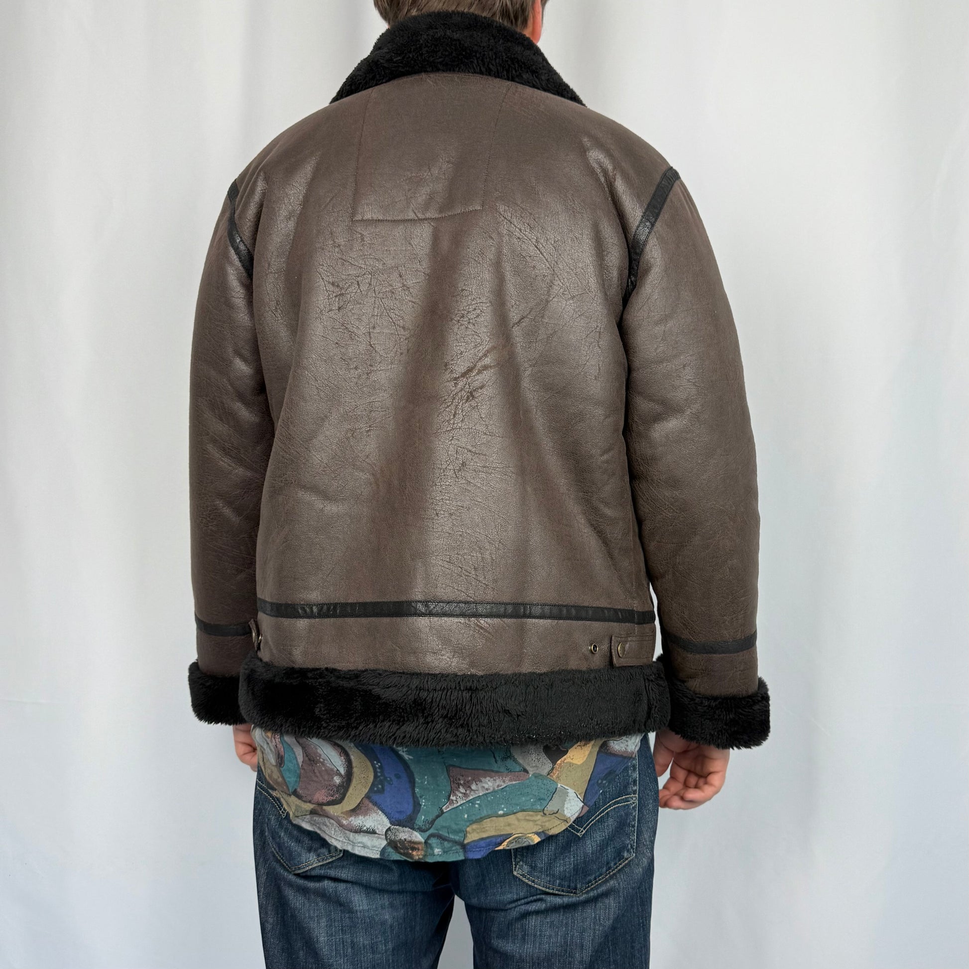 Kuratierter Vintage Onlineshop nachhaltige Secondhand Kleidung online kaufen, Online Shop Vintage, Vintage Online Shop, Second Hand Online Shop, gebraucht, zweite Hand, reused, preloved, Y2K, thriftshop, thriftstore, thrifting, thrift shop, thrift store, retro, cozy, warm, winter