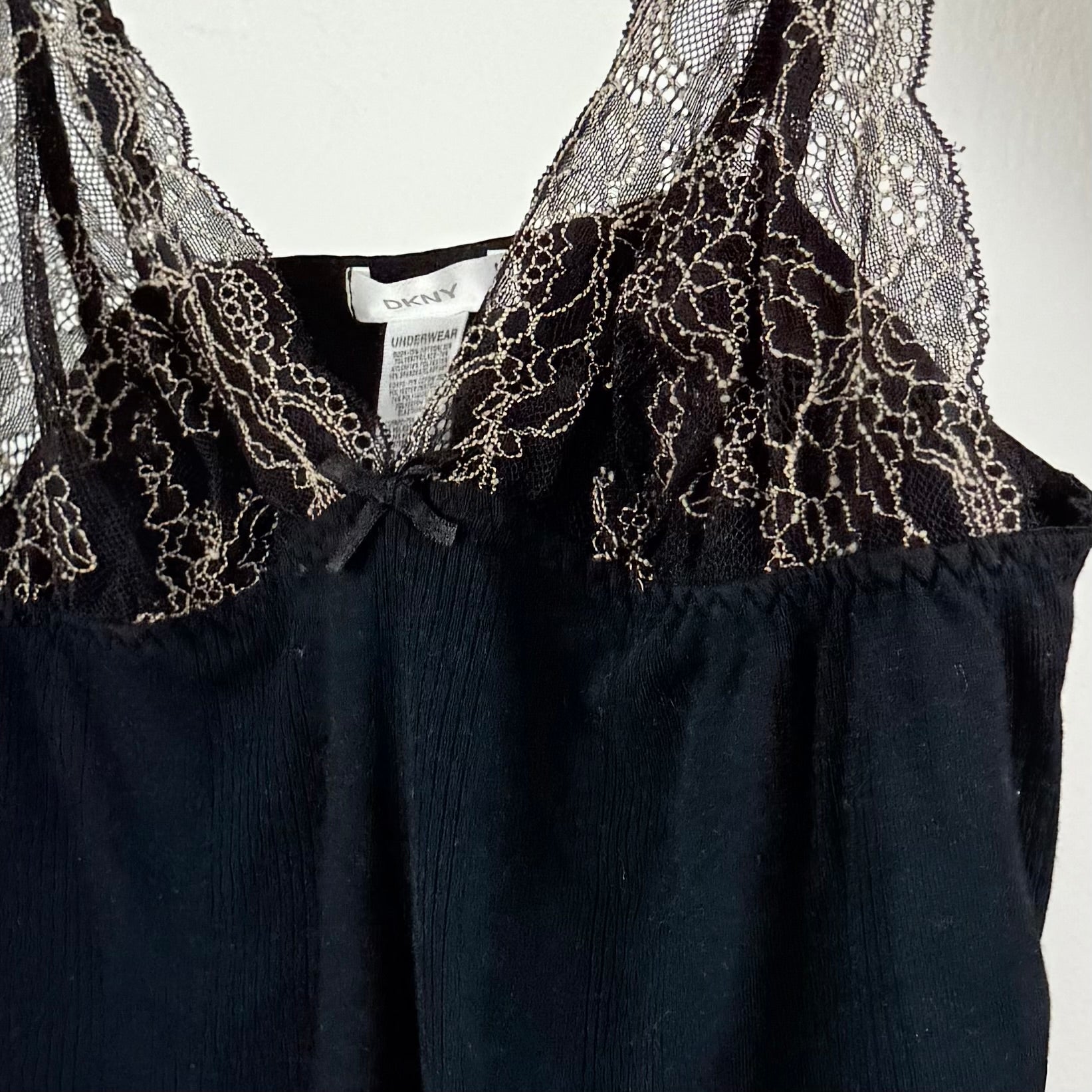 Kuratierter Vintage Onlineshop nachhaltige Secondhand Kleidung online kaufen, Online Shop Vintage, Vintage Online Shop, Second Hand Online Shop, gebraucht, zweite Hand, reused, preloved, Y2K, thriftshop, thriftstore, thrifting, thrift shop, thrift store