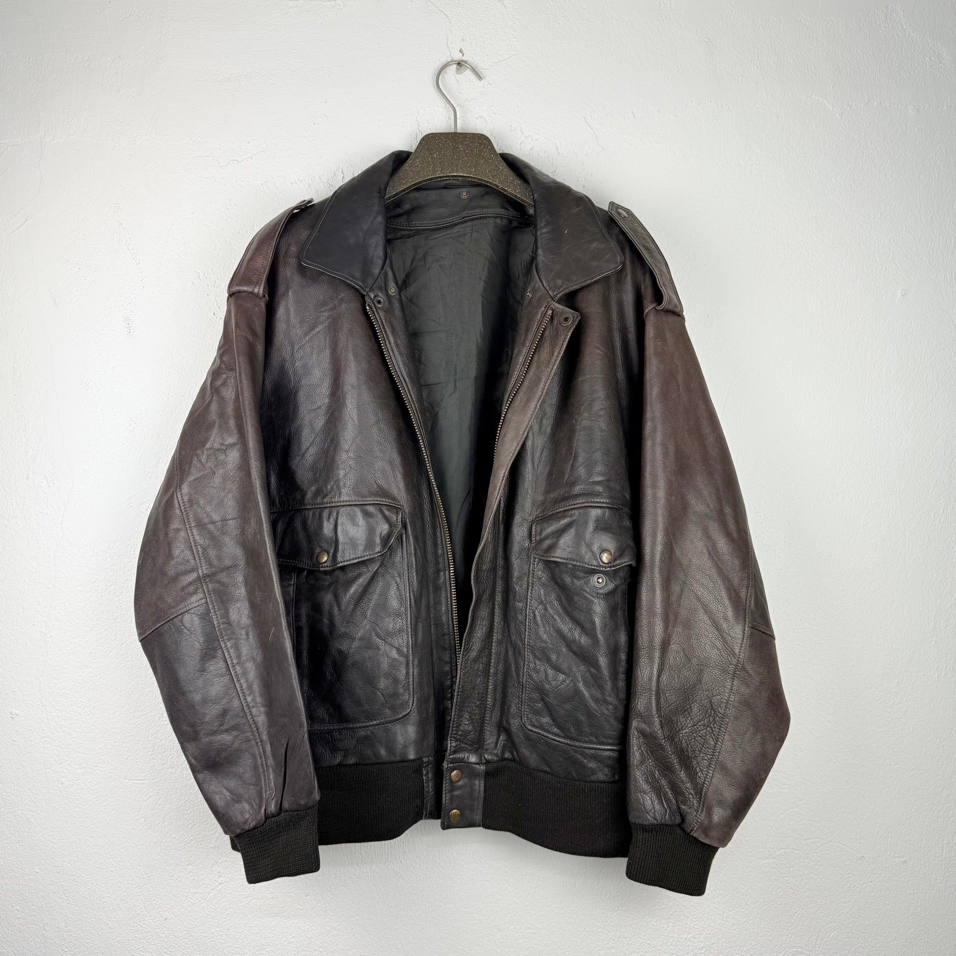 Kuratierter Vintage Onlineshop nachhaltige Secondhand Kleidung online kaufen, Online Shop Vintage, Vintage Online Shop, Second Hand Online Shop, gebraucht, zweite Hand, reused, preloved, Y2K, thriftshop, thriftstore, thrifting, thrift shop, thrift store