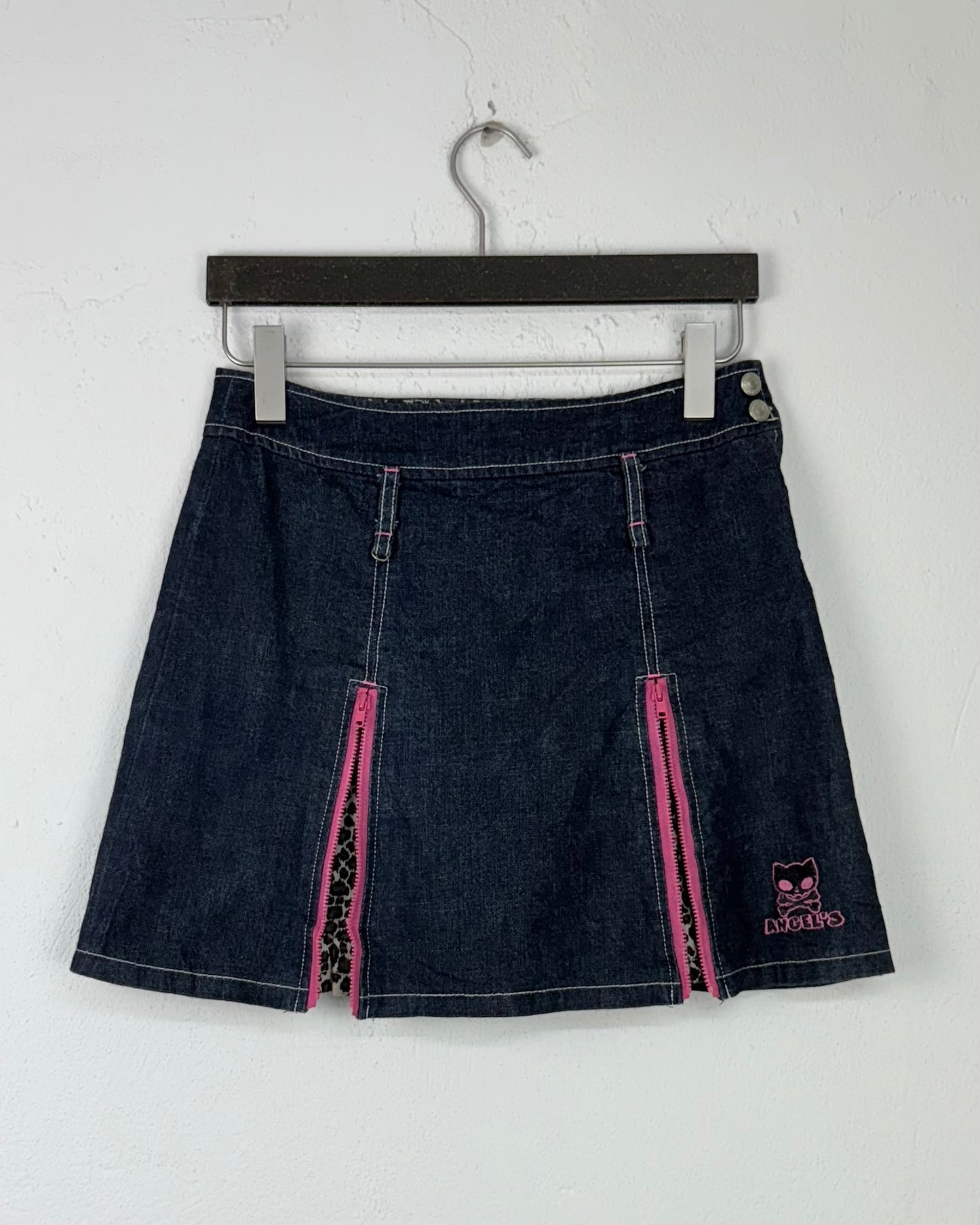 Kuratierter Vintage Onlineshop nachhaltige Secondhand Kleidung online kaufen, Online Shop Vintage, Vintage Online Shop, Second Hand Online Shop, gebraucht, zweite Hand, reused, preloved, Y2K, thriftshop, thriftstore, thrifting, thrift shop, thrift store