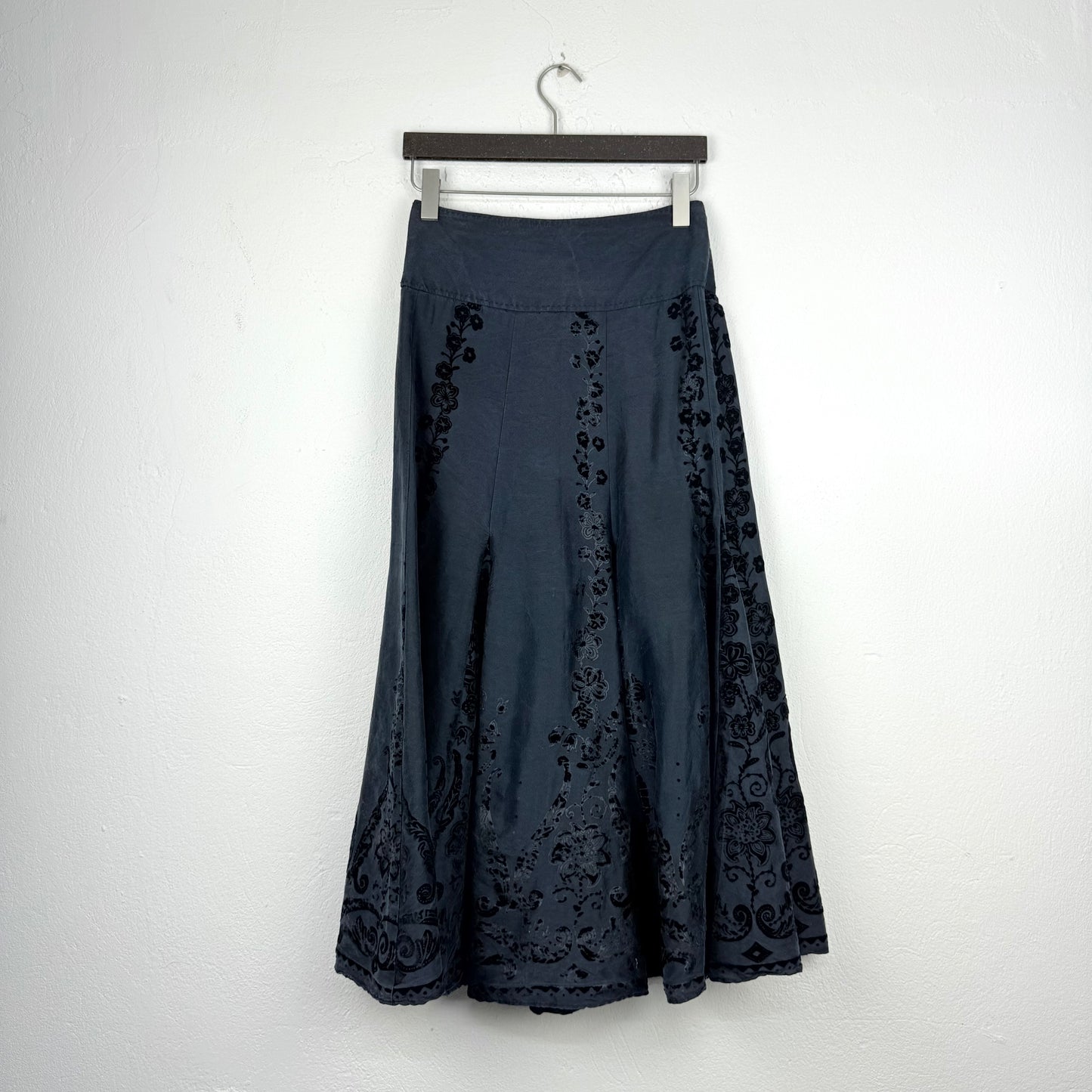 Kuratierter Vintage Onlineshop nachhaltige Secondhand Kleidung online kaufen, Online Shop Vintage, Vintage Online Shop, Second Hand Online Shop, gebraucht, zweite Hand, reused, preloved, Y2K, thriftshop, thriftstore, thrifting, thrift shop, thrift store