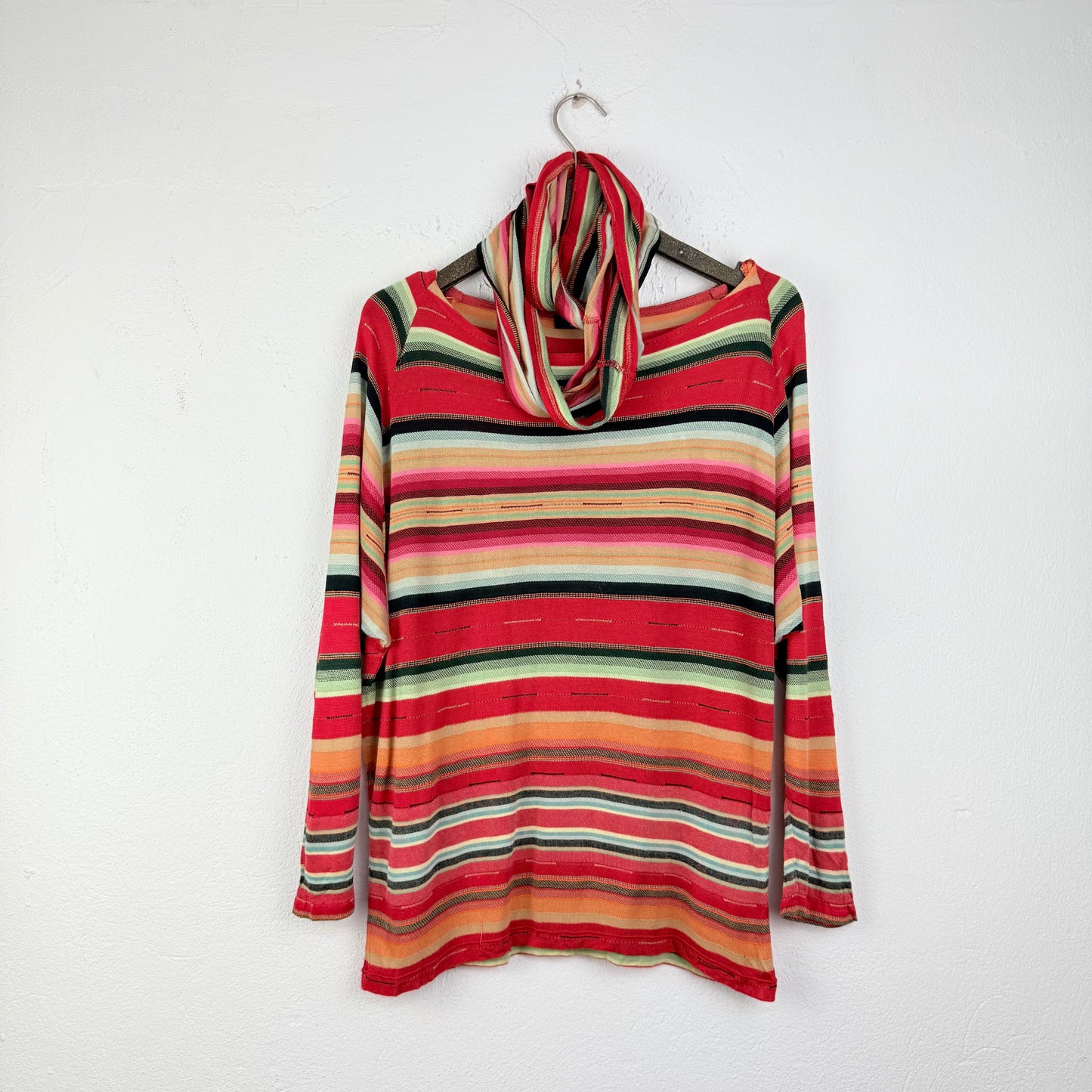 Kuratierter Vintage Onlineshop nachhaltige Secondhand Kleidung online kaufen, Online Shop Vintage, Vintage Online Shop, Second Hand Online Shop, gebraucht, zweite Hand, reused, preloved, Y2K, thriftshop, thriftstore, thrifting, thrift shop, thrift store, Stripes, Schal, Streifen
