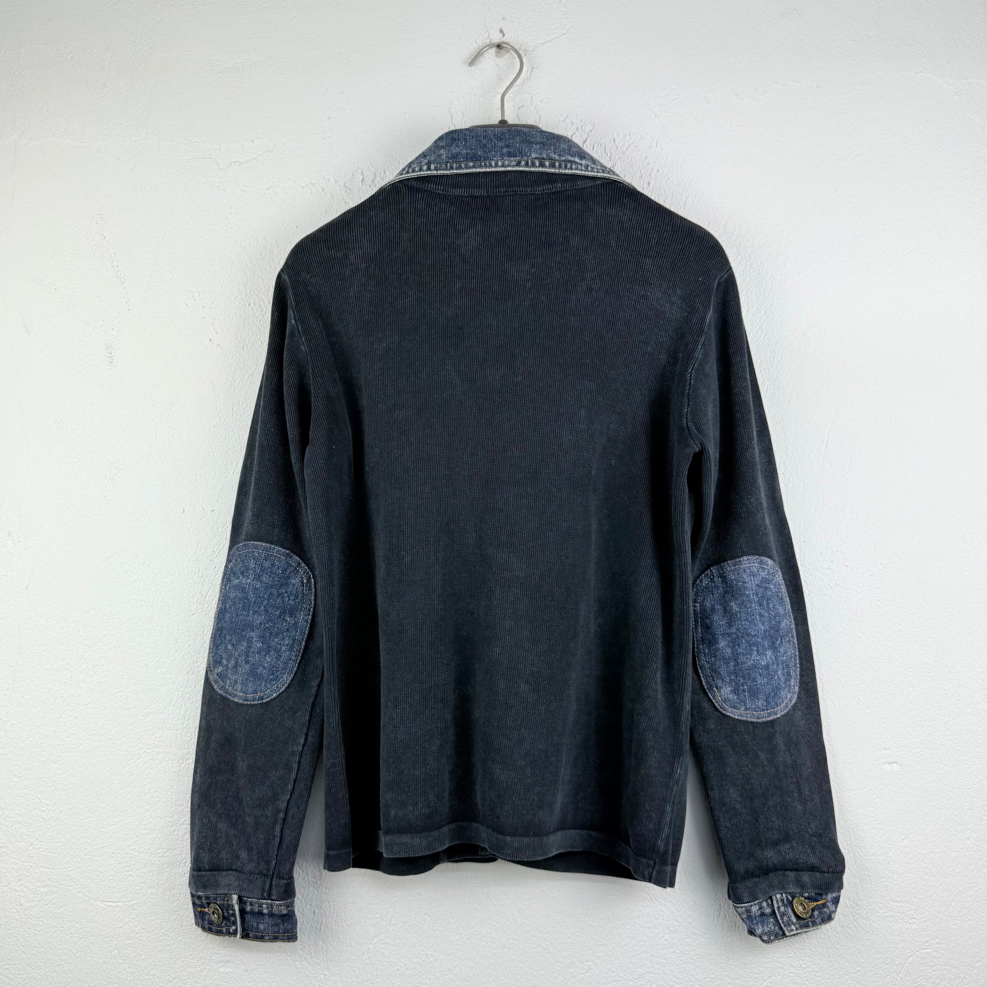 Kuratierter Vintage Onlineshop nachhaltige Secondhand Kleidung online kaufen, Online Shop Vintage, Vintage Online Shop, Second Hand Online Shop, gebraucht, zweite Hand, reused, preloved, Y2K, thriftshop, thriftstore, thrifting, thrift shop, thrift store