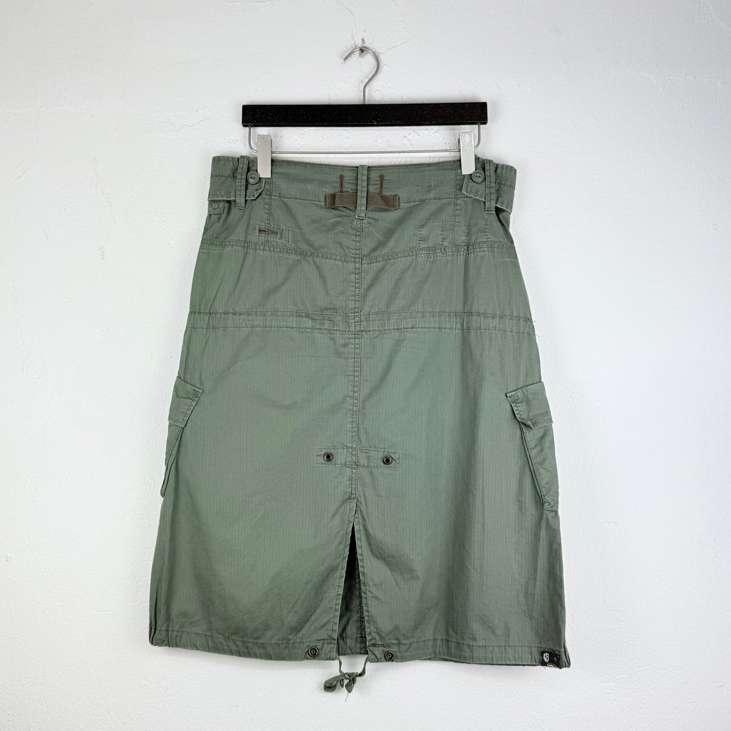 Kuratierter Vintage Onlineshop nachhaltige Secondhand Kleidung online kaufen, Online Shop Vintage, Vintage Online Shop, Second Hand Online Shop, gebraucht, zweite Hand, reused, preloved, Y2K, thriftshop, thriftstore, thrifting, thrift shop, thrift store, Grunge, Alternativ, Utility