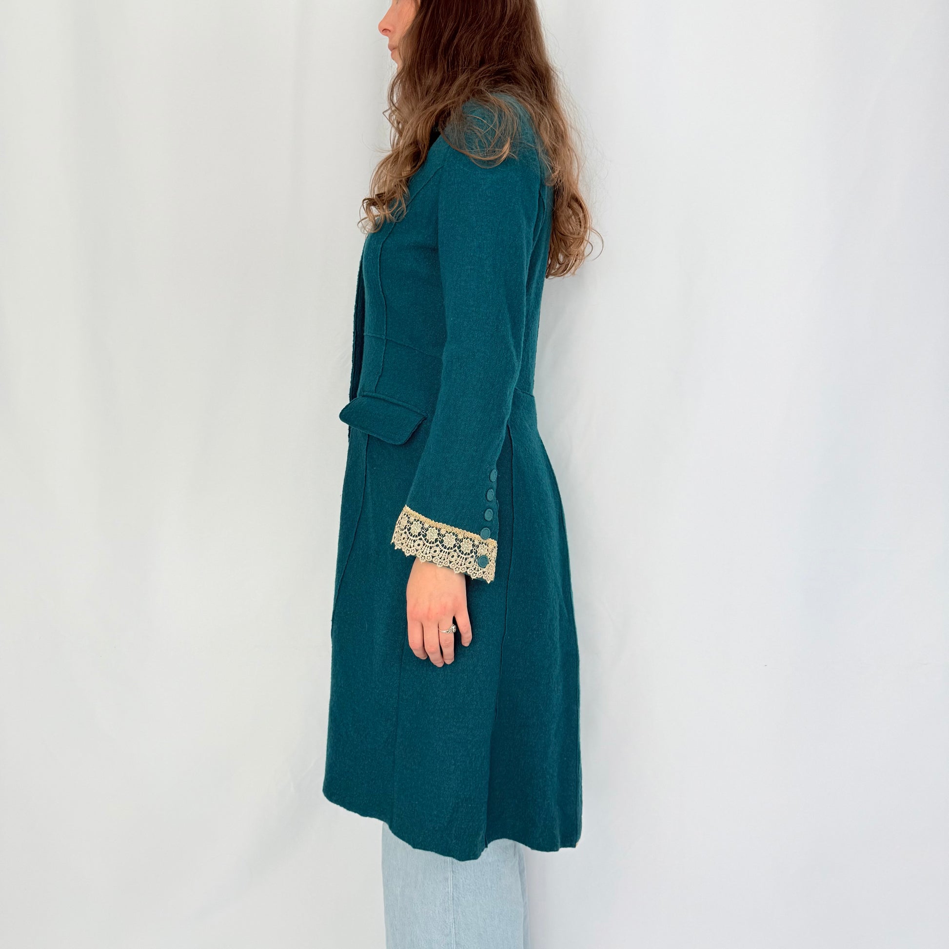 Kuratierter Vintage Onlineshop nachhaltige Secondhand Kleidung online kaufen, Online Shop Vintage, Vintage Online Shop, Second Hand Online Shop, gebraucht, zweite Hand, reused, preloved, Y2K, thriftshop, thriftstore, thrifting, thrift shop, thrift store, Classic, Cozy, Warm, Elegant
