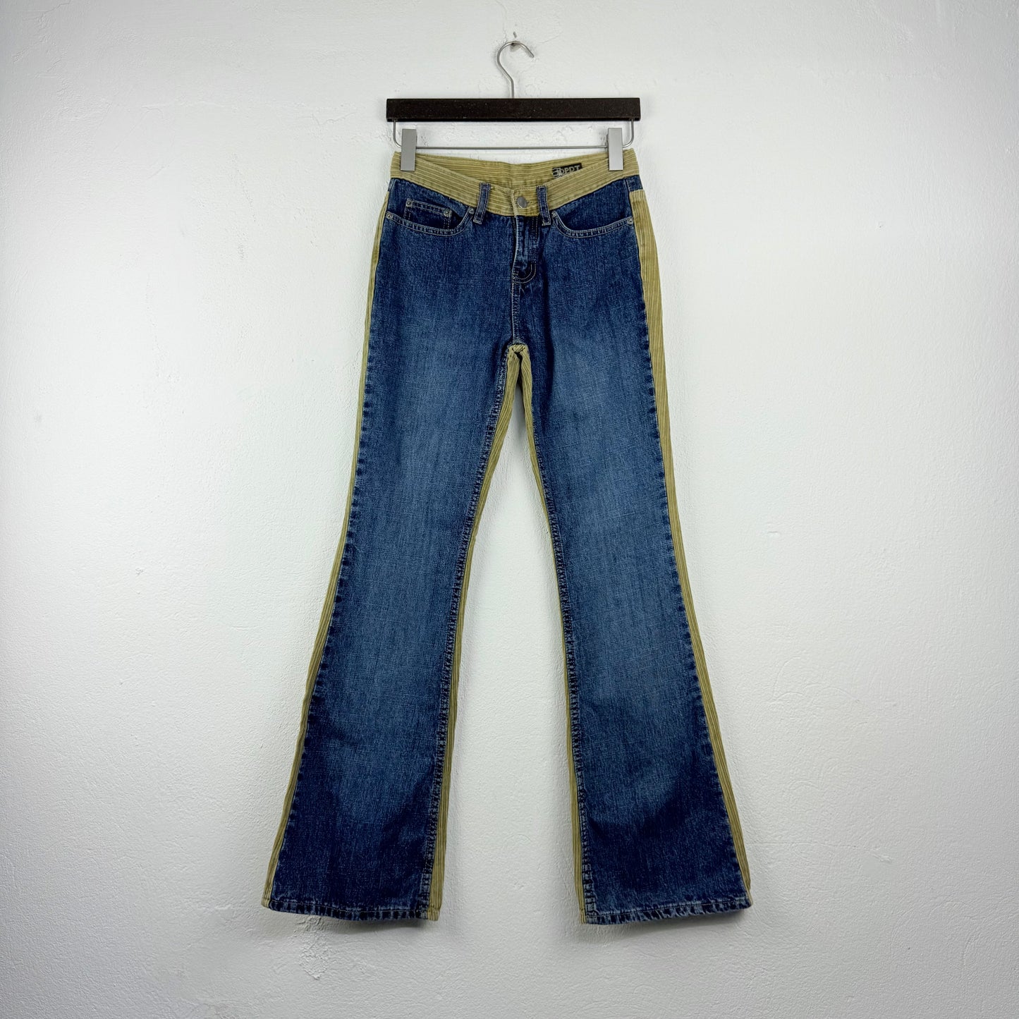Kuratierter Vintage Onlineshop nachhaltige Secondhand Kleidung online kaufen, Online Shop Vintage, Vintage Online Shop, Second Hand Online Shop, gebraucht, zweite Hand, reused, preloved, Y2K, thriftshop, thriftstore, thrifting, thrift shop, thrift store, Retro, Patchwork, Mixed Fabrics, Denim, Corduroy