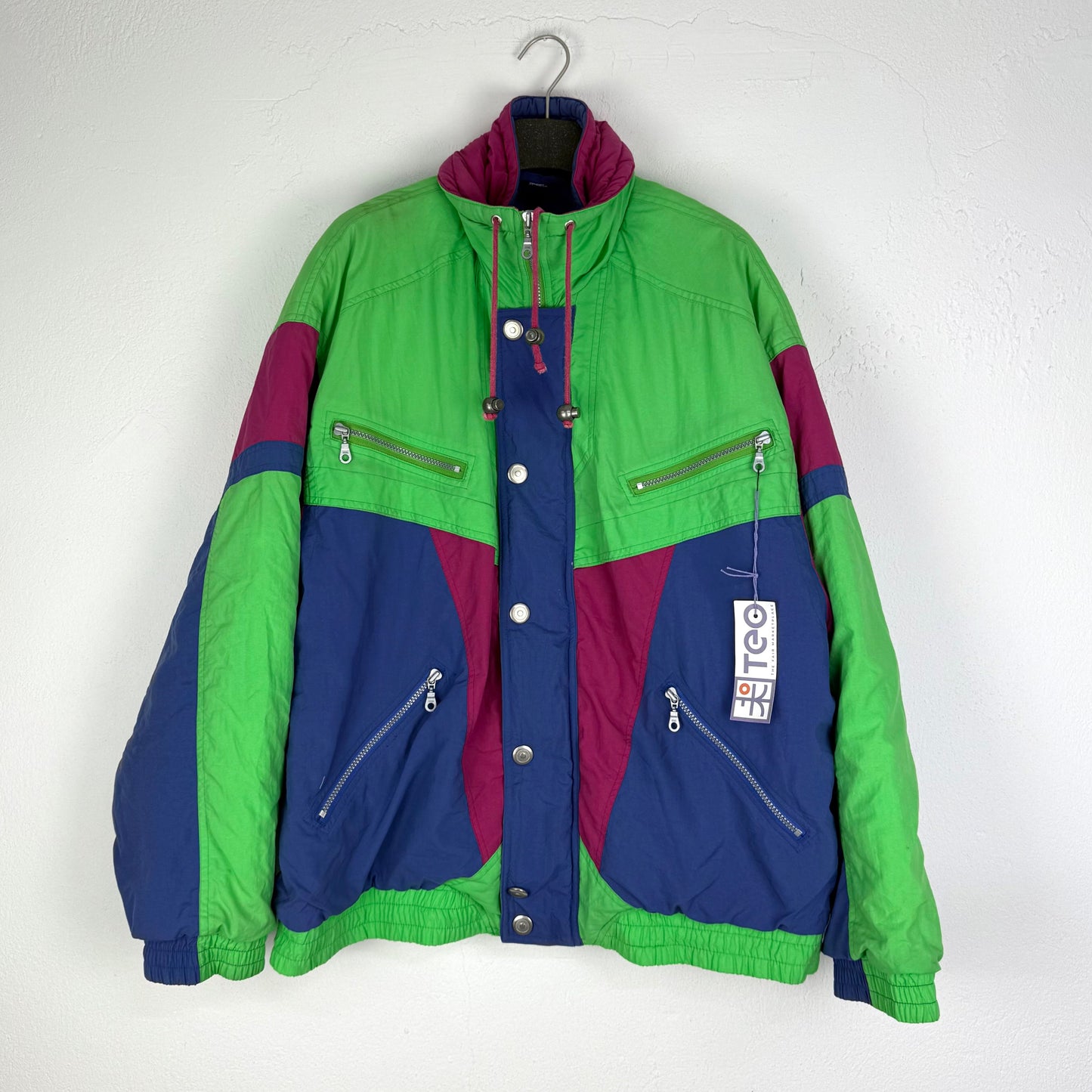 Kuratierter Vintage Onlineshop nachhaltige Secondhand Kleidung online kaufen, Online Shop Vintage, Vintage Online Shop, Second Hand Online Shop, gebraucht, zweite Hand, reused, preloved, Y2K, thriftshop, thriftstore, thrifting, thrift shop, thrift store