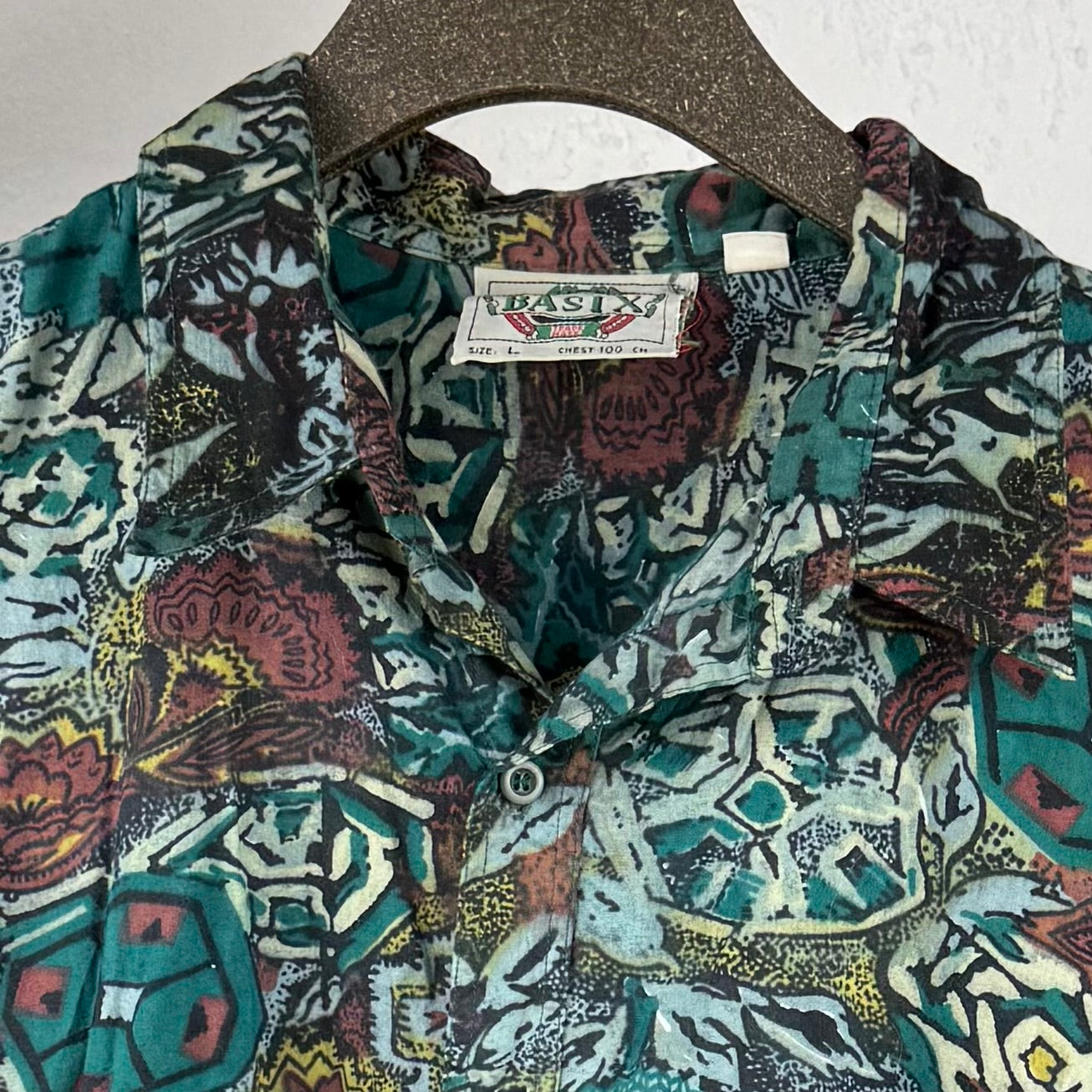 Kuratierter Vintage Onlineshop nachhaltige Secondhand Kleidung online kaufen, Online Shop Vintage, Vintage Online Shop, Second Hand Online Shop, gebraucht, zweite Hand, reused, preloved, Y2K, thriftshop, thriftstore, thrifting, thrift shop, thrift store, Crazy Pattern, Alternativ
