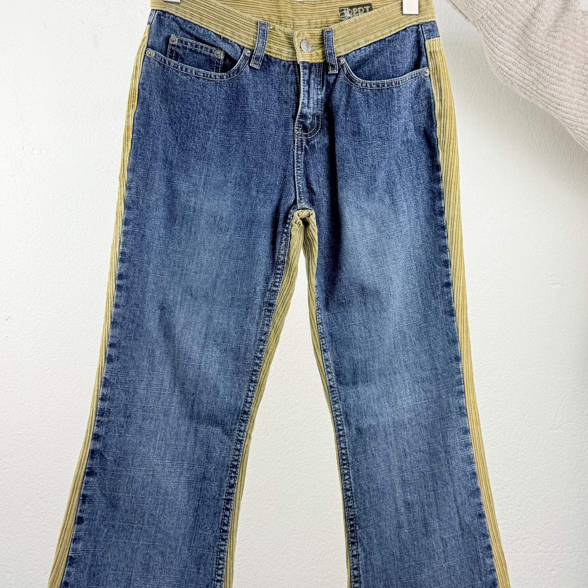 Kuratierter Vintage Onlineshop nachhaltige Secondhand Kleidung online kaufen, Online Shop Vintage, Vintage Online Shop, Second Hand Online Shop, gebraucht, zweite Hand, reused, preloved, Y2K, thriftshop, thriftstore, thrifting, thrift shop, thrift store, Retro, Patchwork, Mixed Fabrics, Denim, Corduroy