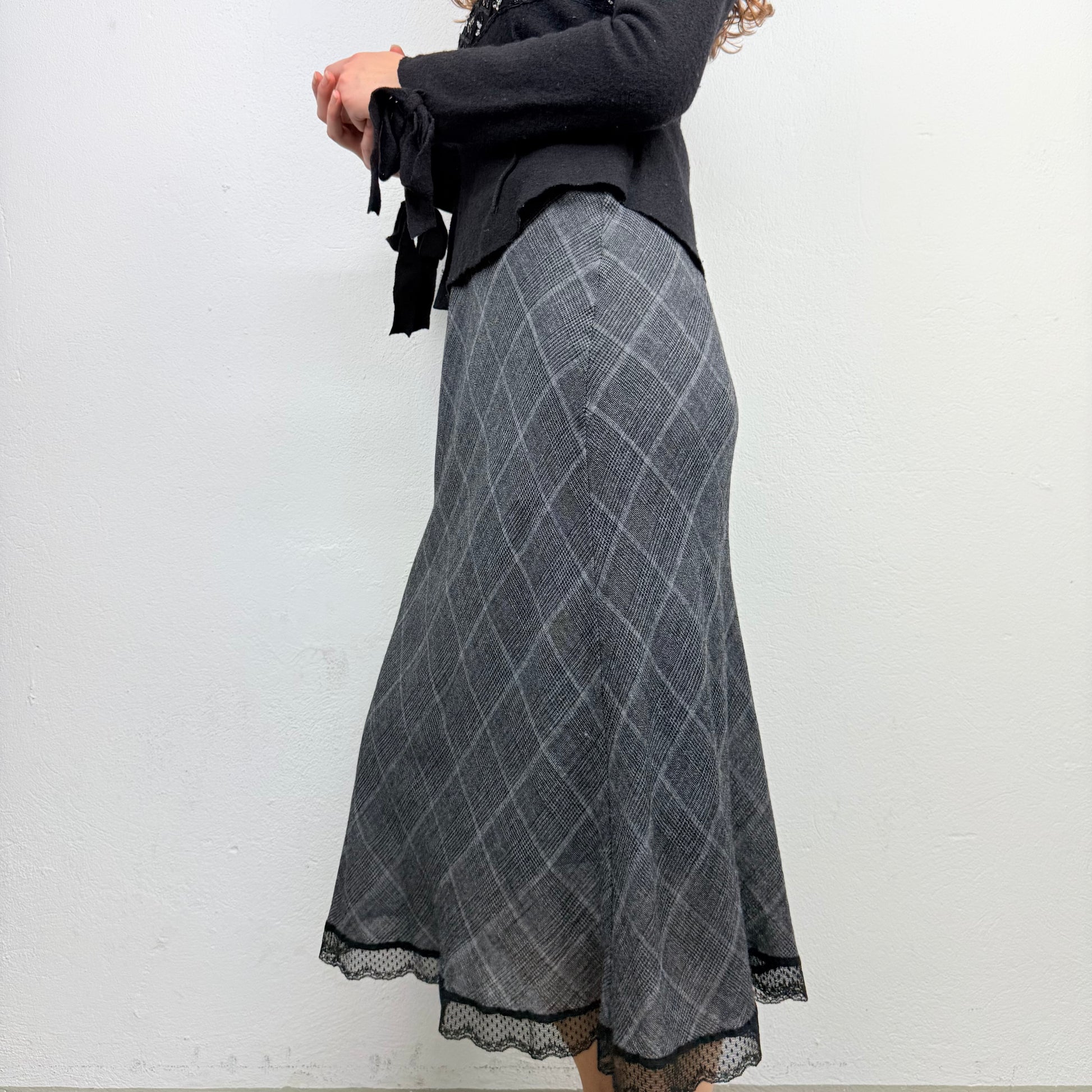 Kuratierter Vintage Onlineshop nachhaltige Secondhand Kleidung online kaufen, Online Shop Vintage, Vintage Online Shop, Second Hand Online Shop, gebraucht, zweite Hand, reused, preloved, Y2K, thriftshop, thriftstore, thrifting, thrift shop, thrift store, Karo, Preppy, Elegant