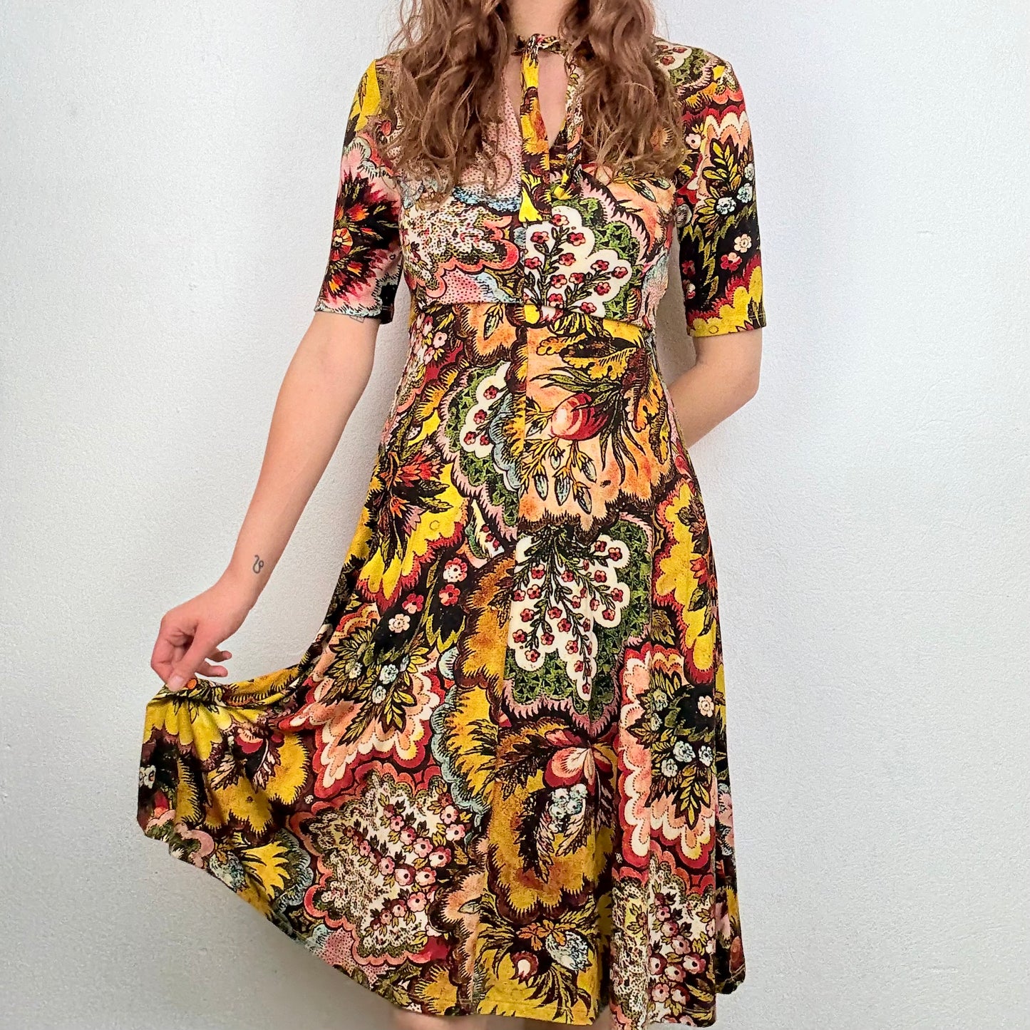 Kuratierter Vintage Onlineshop nachhaltige Secondhand Kleidung online kaufen, Online Shop Vintage, Vintage Online Shop, Second Hand Online Shop, gebraucht, zweite Hand, reused, preloved, Y2K, thriftshop, thriftstore, thrifting, thrift shop, thrift store, Retro, Pflanzenmuster, Maximalist