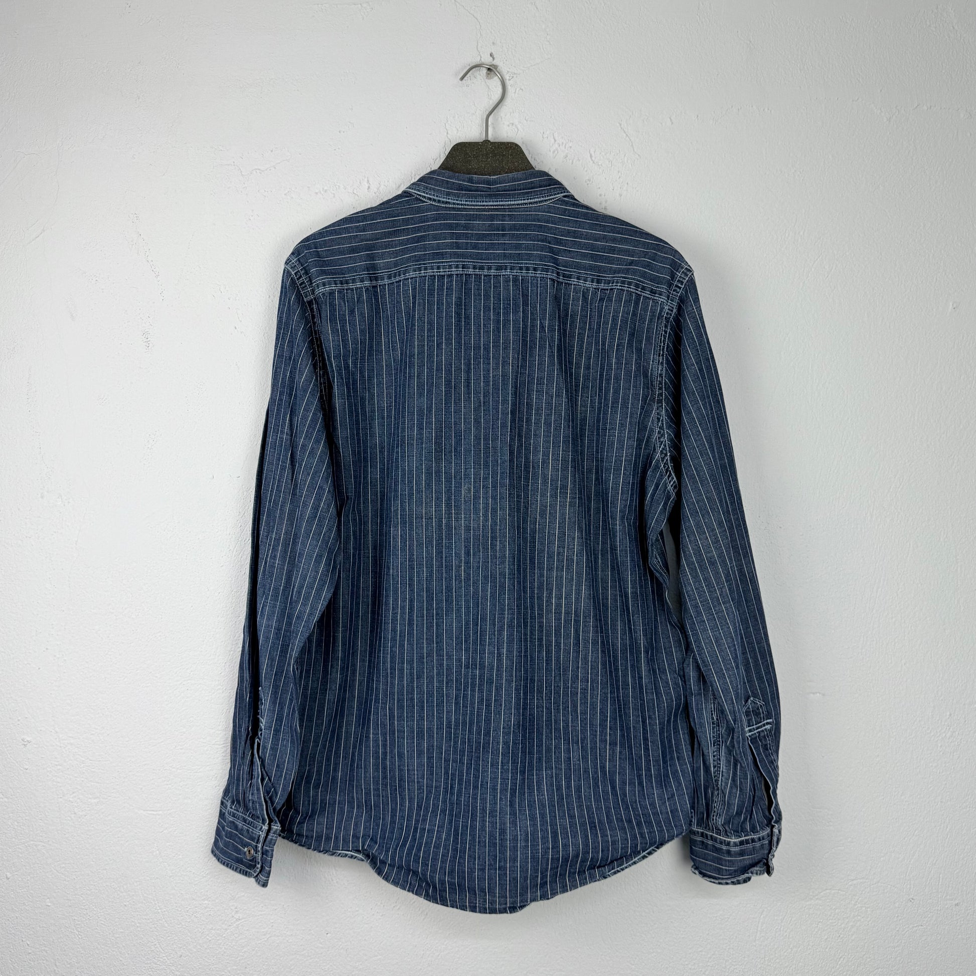 Kuratierter Vintage Onlineshop nachhaltige Secondhand Kleidung online kaufen, Online Shop Vintage, Vintage Online Shop, Second Hand Online Shop, gebraucht, zweite Hand, reused, preloved, Y2K, thriftshop, thriftstore, thrifting, thrift shop, thrift store