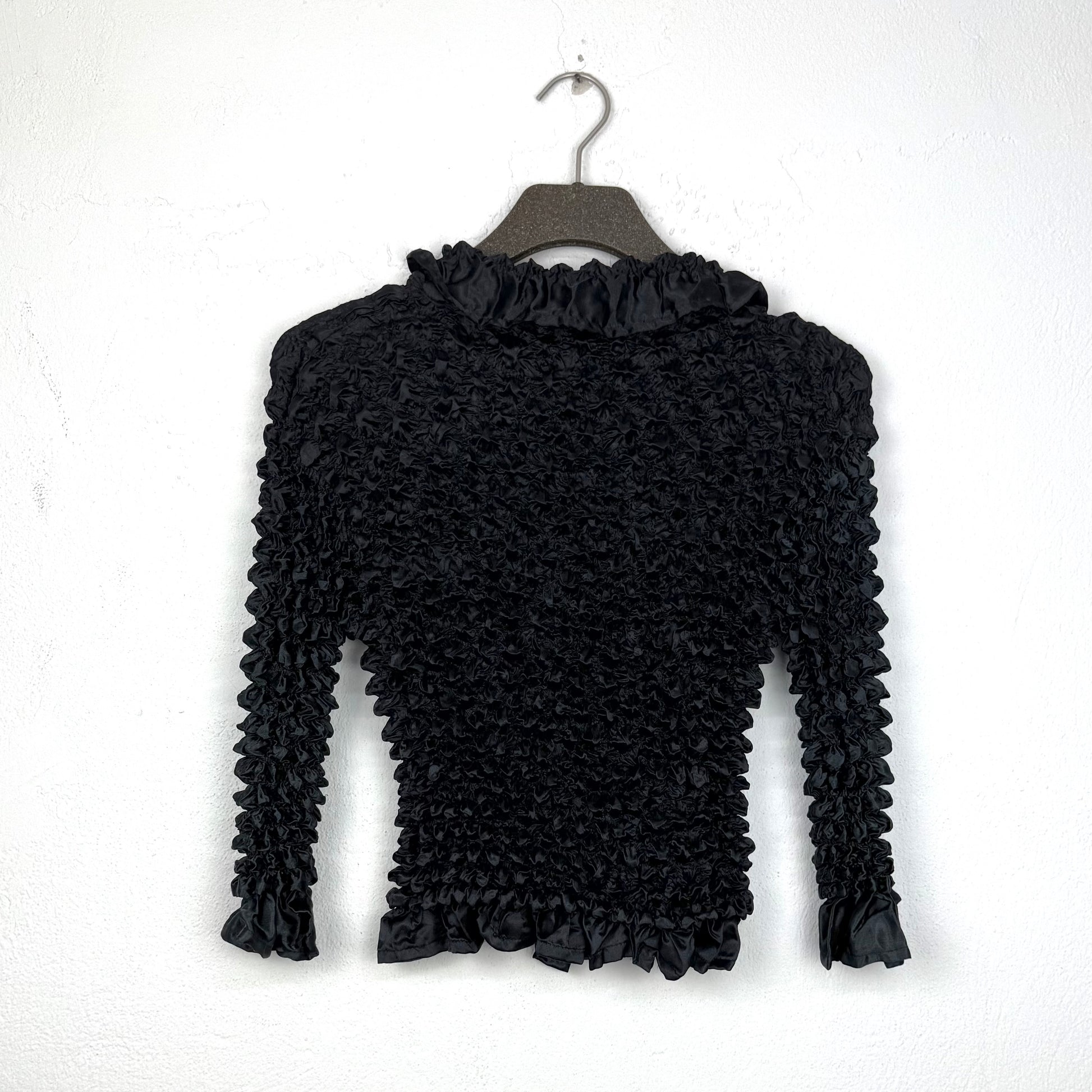 Kuratierter Vintage Onlineshop nachhaltige Secondhand Kleidung online kaufen, Online Shop Vintage, Vintage Online Shop, Second Hand Online Shop, gebraucht, zweite Hand, reused, preloved, Y2K, thriftshop, thriftstore, thrifting, thrift shop, thrift store