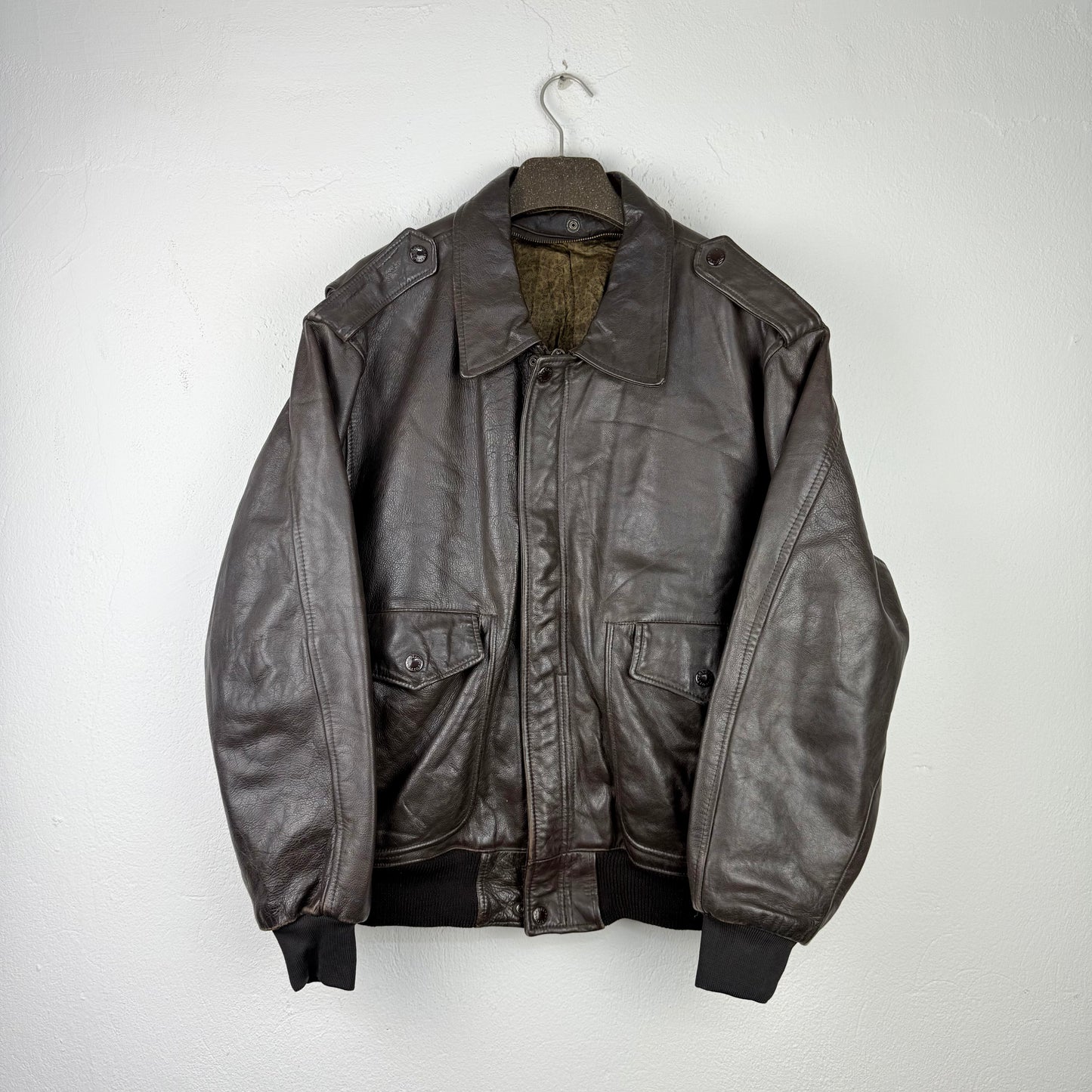 Kuratierter Vintage Onlineshop nachhaltige Secondhand Kleidung online kaufen, Online Shop Vintage, Vintage Online Shop, Second Hand Online Shop, gebraucht, zweite Hand, reused, preloved, Y2K, thriftshop, thriftstore, thrifting, thrift shop, thrift store