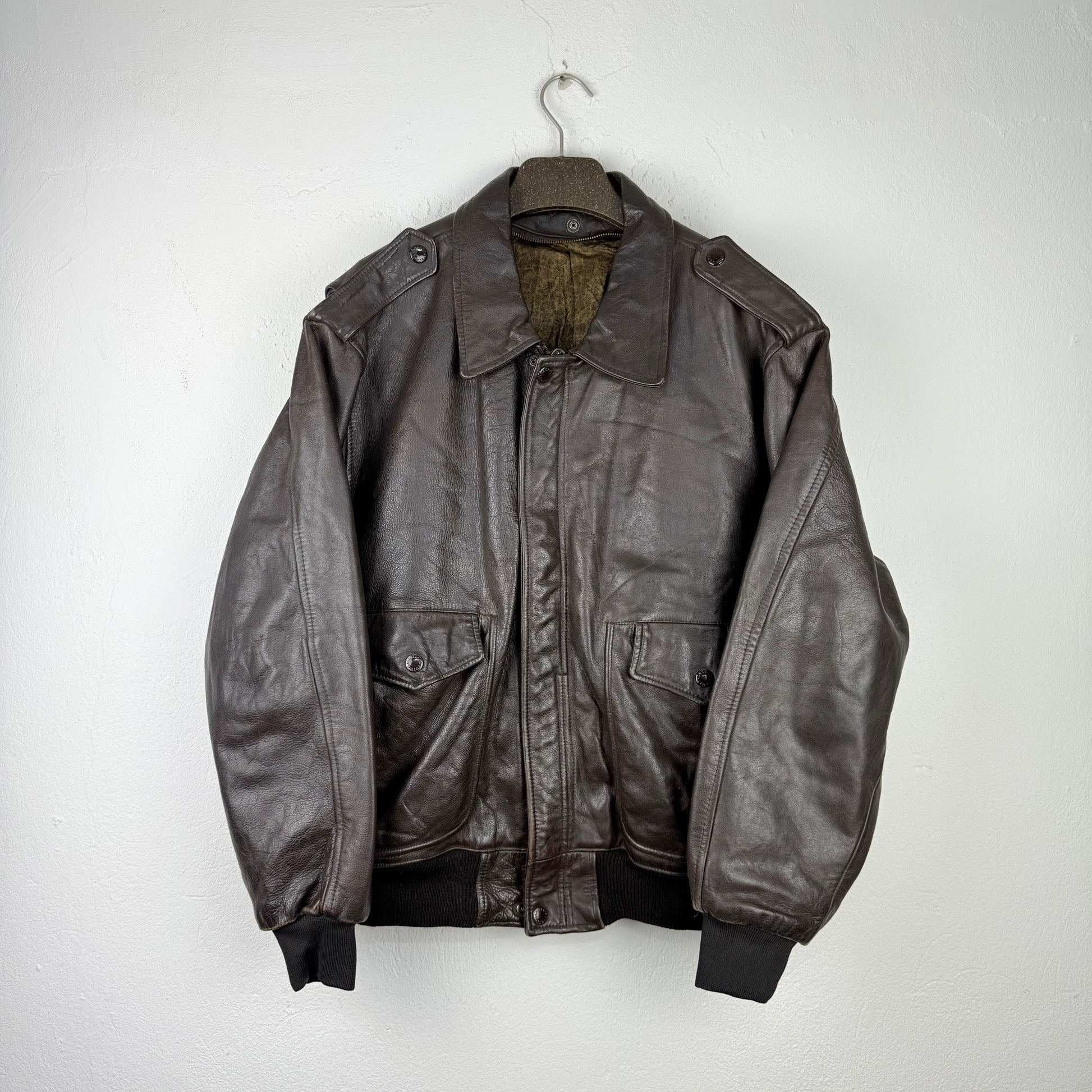 Kuratierter Vintage Onlineshop nachhaltige Secondhand Kleidung online kaufen, Online Shop Vintage, Vintage Online Shop, Second Hand Online Shop, gebraucht, zweite Hand, reused, preloved, Y2K, thriftshop, thriftstore, thrifting, thrift shop, thrift store