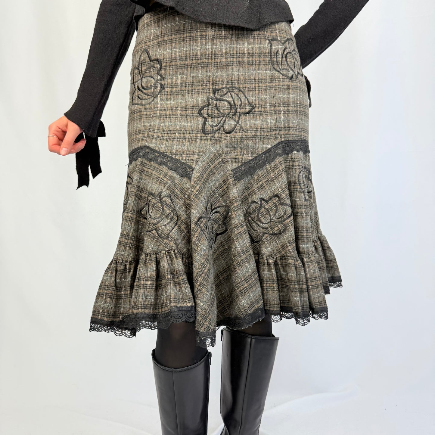 Kuratierter Vintage Onlineshop nachhaltige Secondhand Kleidung online kaufen, Online Shop Vintage, Vintage Online Shop, Second Hand Online Shop, gebraucht, zweite Hand, reused, preloved, Y2K, thriftshop, thriftstore, thrifting, thrift shop, thrift store, Floral, Whimsy, Unique
