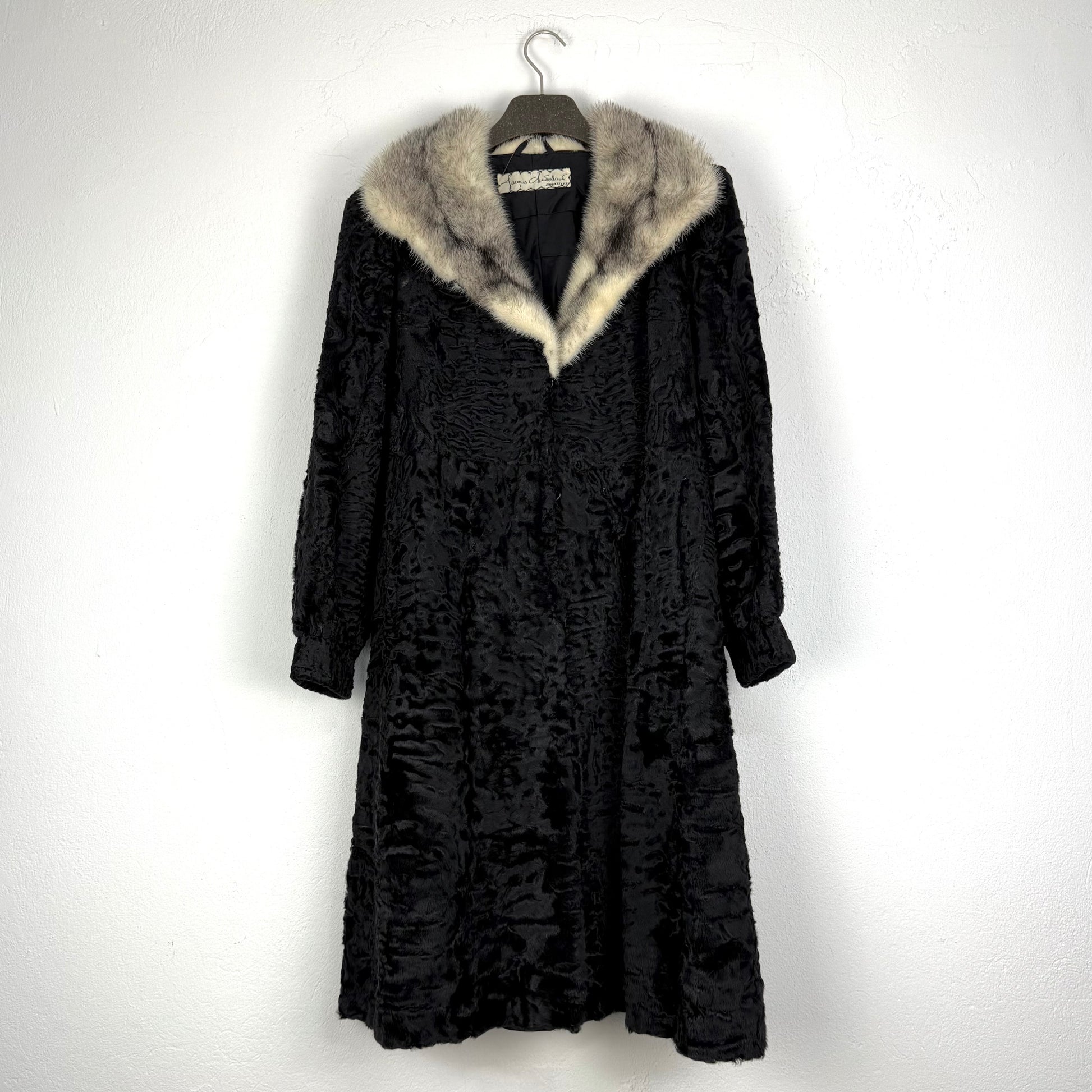 Kuratierter Vintage Onlineshop nachhaltige Secondhand Kleidung online kaufen, Online Shop Vintage, Vintage Online Shop, Second Hand Online Shop, gebraucht, zweite Hand, reused, preloved, Y2K, thriftshop, thriftstore, thrifting, thrift shop, thrift store