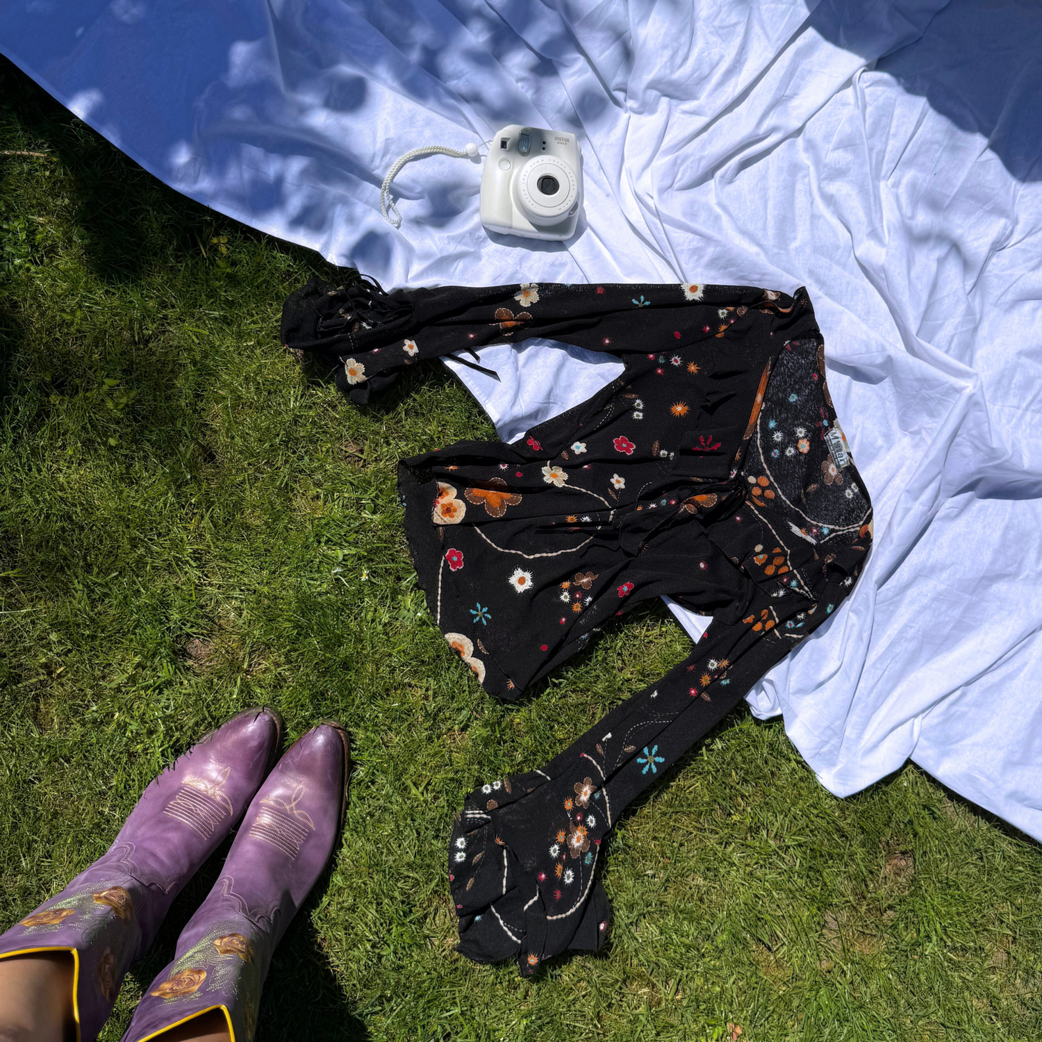 Kuratierter Vintage Onlineshop nachhaltige Secondhand Kleidung online kaufen, Online Shop Vintage, Vintage Online Shop, Second Hand Online Shop, gebraucht, zweite Hand, reused, preloved, Y2K, thriftshop, thriftstore, thrifting, thrift shop, thrift store