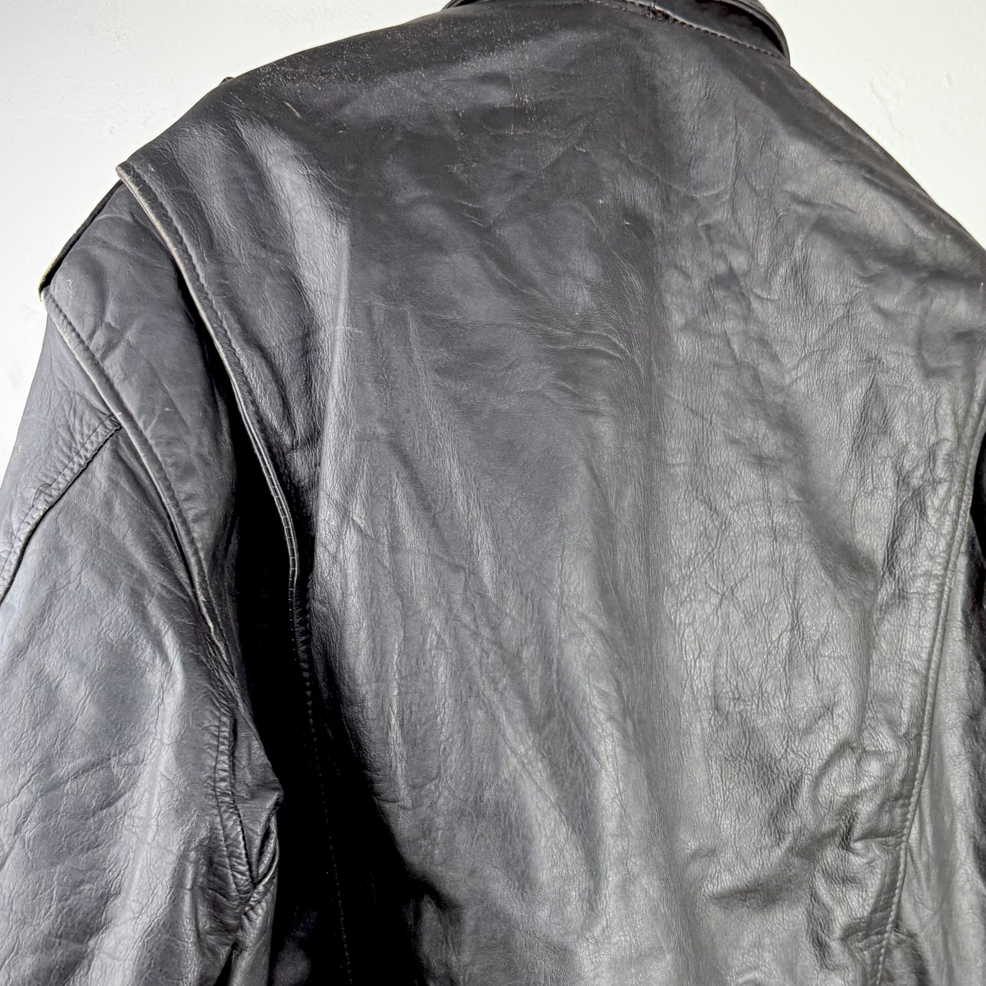 Kuratierter Vintage Onlineshop nachhaltige Secondhand Kleidung online kaufen, Online Shop Vintage, Vintage Online Shop, Second Hand Online Shop, gebraucht, zweite Hand, reused, preloved, Y2K, thriftshop, thriftstore, thrifting, thrift shop, thrift store