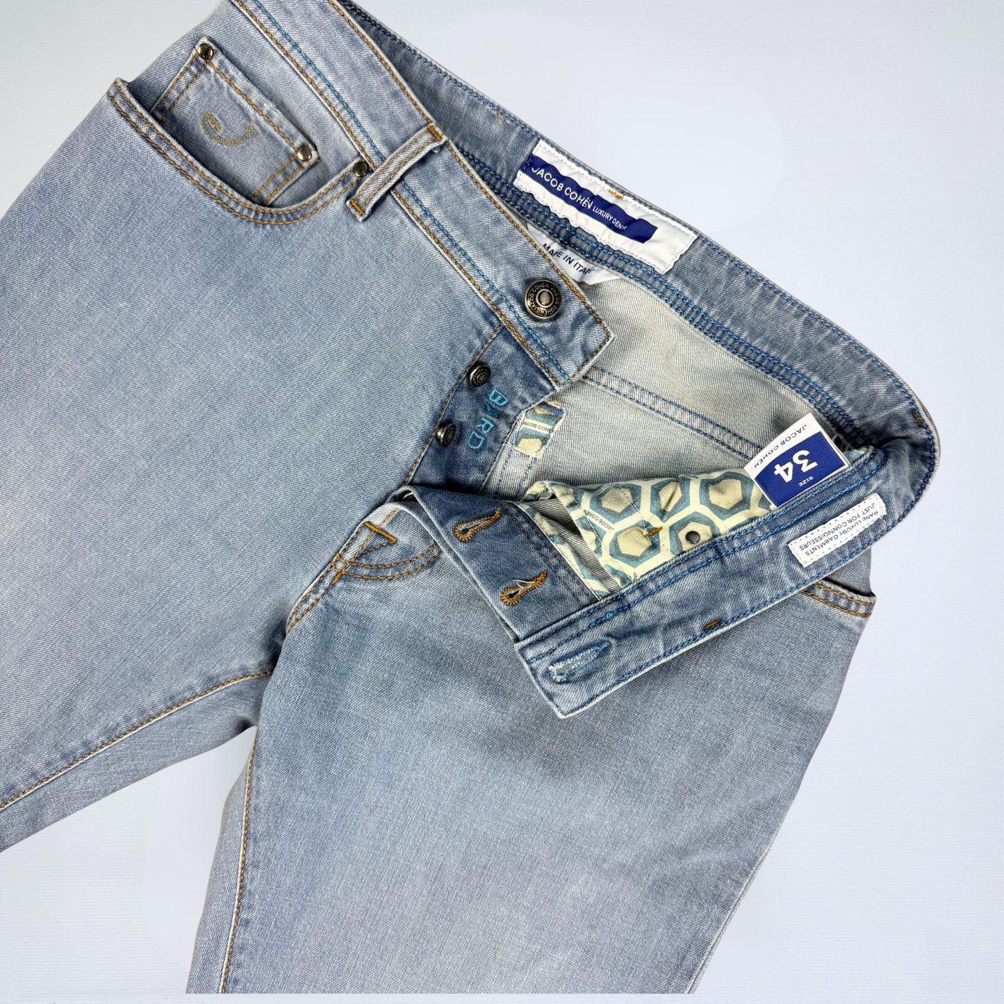 Kuratierter Vintage Onlineshop nachhaltige Secondhand Kleidung online kaufen, Online Shop Vintage, Vintage Online Shop, Second Hand Online Shop, gebraucht, zweite Hand, reused, preloved, Y2K, thriftshop, thriftstore, thrifting, thrift shop, thrift store, Vintage, Denim, Light Wash, Basics