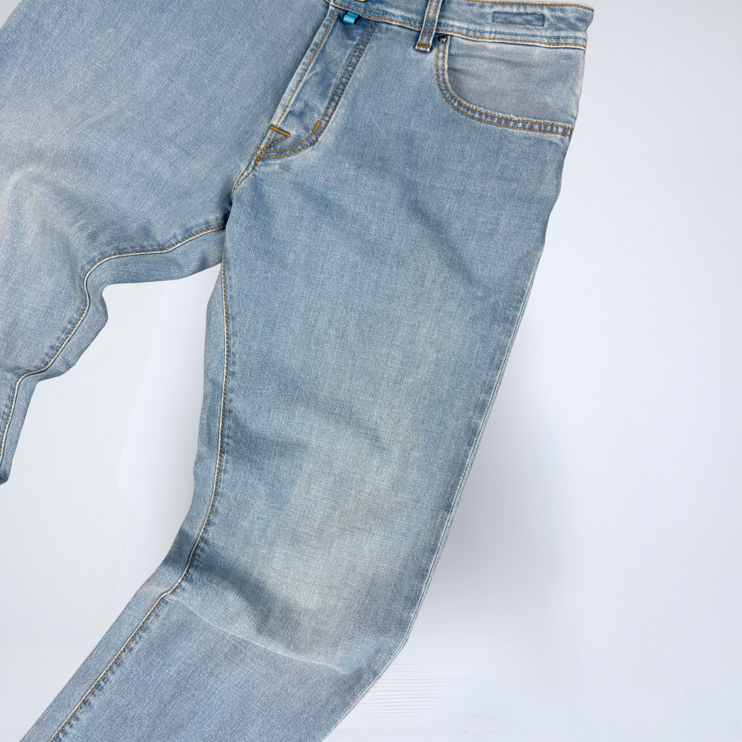 Kuratierter Vintage Onlineshop nachhaltige Secondhand Kleidung online kaufen, Online Shop Vintage, Vintage Online Shop, Second Hand Online Shop, gebraucht, zweite Hand, reused, preloved, Y2K, thriftshop, thriftstore, thrifting, thrift shop, thrift store, Vintage, Denim, Light Wash, Basics