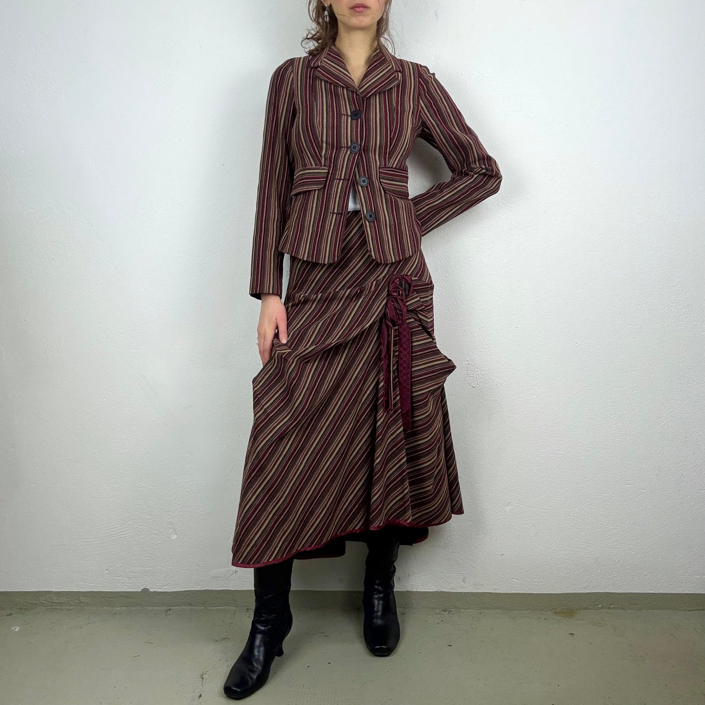 Kuratierter Vintage Onlineshop nachhaltige Secondhand Kleidung online kaufen, Online Shop Vintage, Vintage Online Shop, Second Hand Online Shop, gebraucht, zweite Hand, reused, preloved, Y2K, thriftshop, thriftstore, thrifting, thrift shop, thrift store