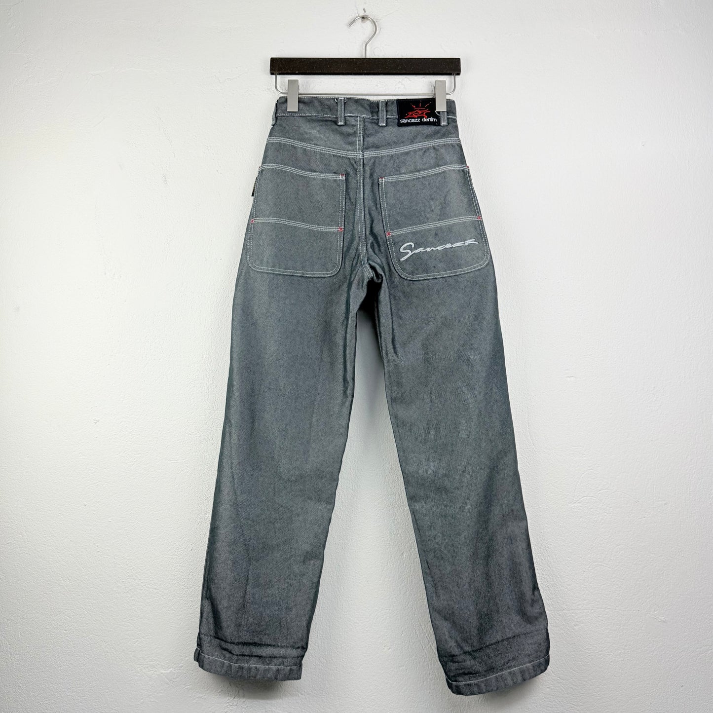 Kuratierter Vintage Onlineshop nachhaltige Secondhand Kleidung online kaufen, Online Shop Vintage, Vintage Online Shop, Second Hand Online Shop, gebraucht, zweite Hand, reused, preloved, Y2K, thriftshop, thriftstore, thrifting, thrift shop, thrift store, Denim, Retro, Sanccez