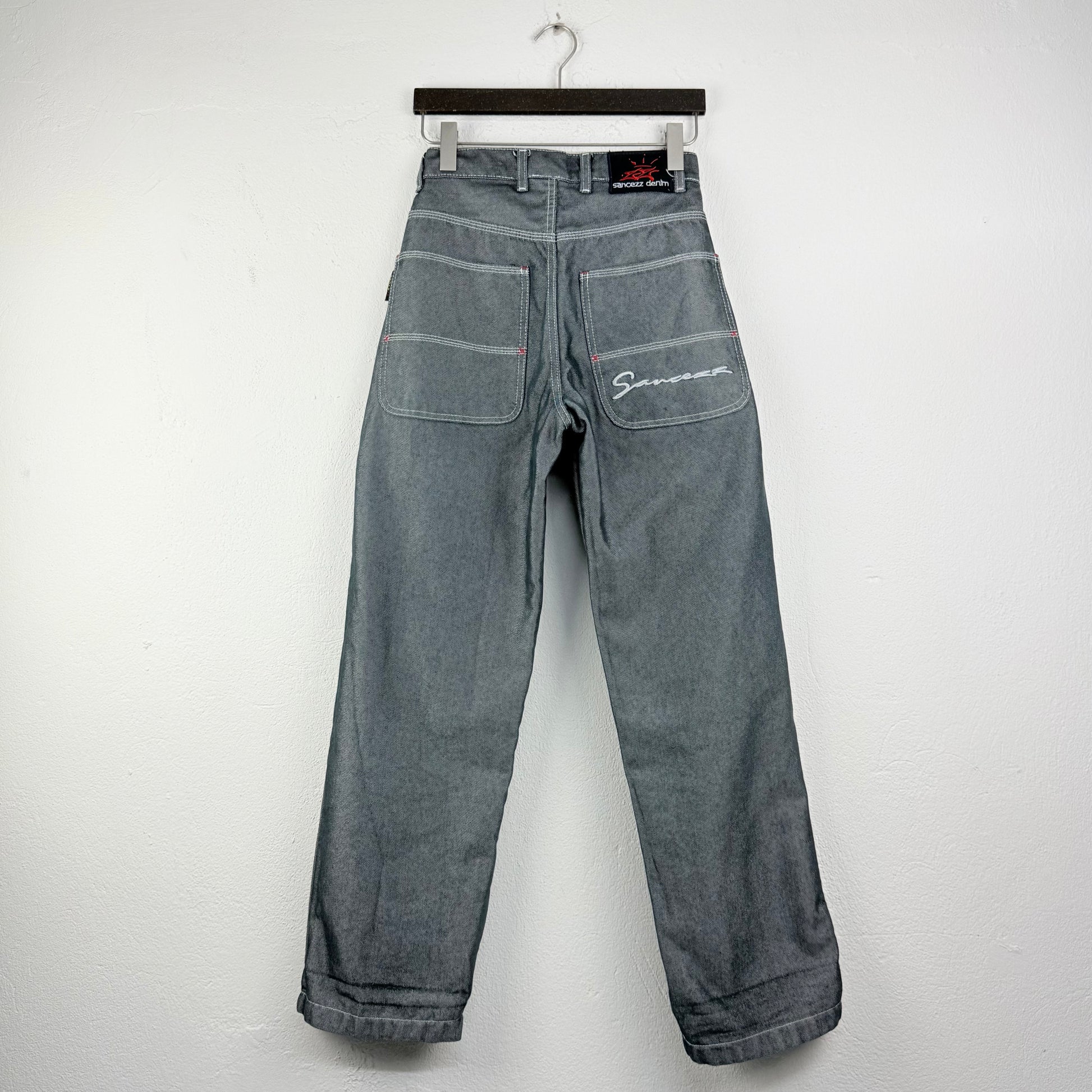 Kuratierter Vintage Onlineshop nachhaltige Secondhand Kleidung online kaufen, Online Shop Vintage, Vintage Online Shop, Second Hand Online Shop, gebraucht, zweite Hand, reused, preloved, Y2K, thriftshop, thriftstore, thrifting, thrift shop, thrift store, Denim, Retro, Sanccez