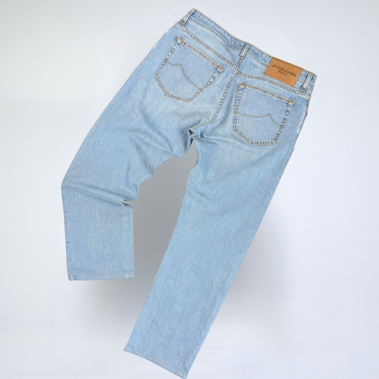 Kuratierter Vintage Onlineshop nachhaltige Secondhand Kleidung online kaufen, Online Shop Vintage, Vintage Online Shop, Second Hand Online Shop, gebraucht, zweite Hand, reused, preloved, Y2K, thriftshop, thriftstore, thrifting, thrift shop, thrift store, Vintage, Denim, Light Wash, Basics