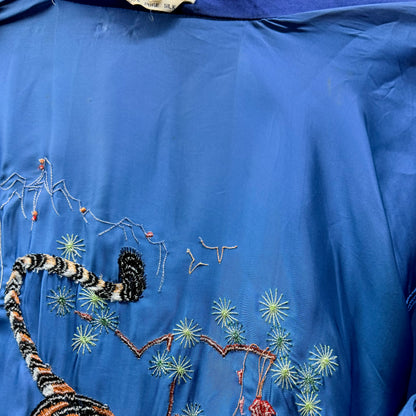 Kuratierter Vintage Onlineshop nachhaltige Secondhand Kleidung online kaufen, Online Shop Vintage, Vintage Online Shop, Second Hand Online Shop, gebraucht, zweite Hand, reused, preloved, Y2K, thriftshop, thriftstore, thrifting, thrift shop, thrift store, Kimono, Seide, Elegant, Traditional