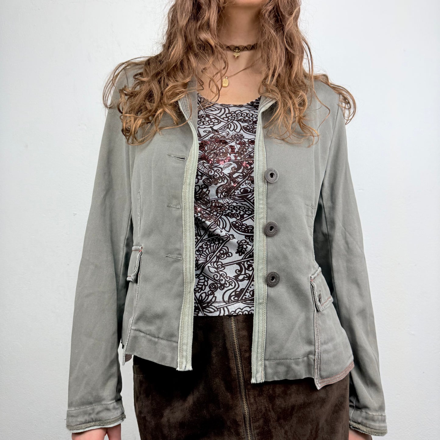 Kuratierter Vintage Onlineshop nachhaltige Secondhand Kleidung online kaufen, Online Shop Vintage, Vintage Online Shop, Second Hand Online Shop, gebraucht, zweite Hand, reused, preloved, Y2K, thriftshop, thriftstore, thrifting, thrift shop, thrift store, Retro, Utility, Grunge