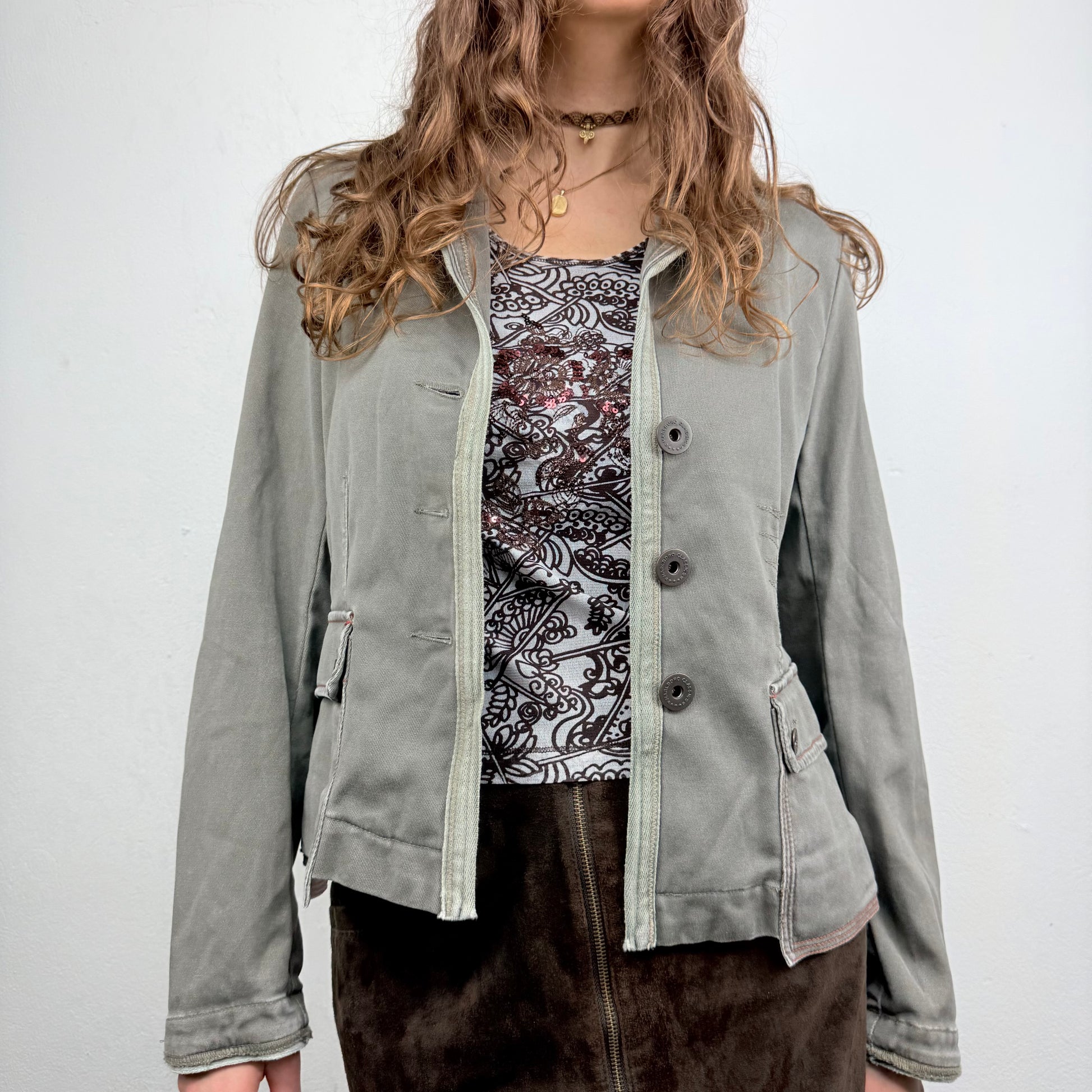 Kuratierter Vintage Onlineshop nachhaltige Secondhand Kleidung online kaufen, Online Shop Vintage, Vintage Online Shop, Second Hand Online Shop, gebraucht, zweite Hand, reused, preloved, Y2K, thriftshop, thriftstore, thrifting, thrift shop, thrift store, Retro, Utility, Grunge
