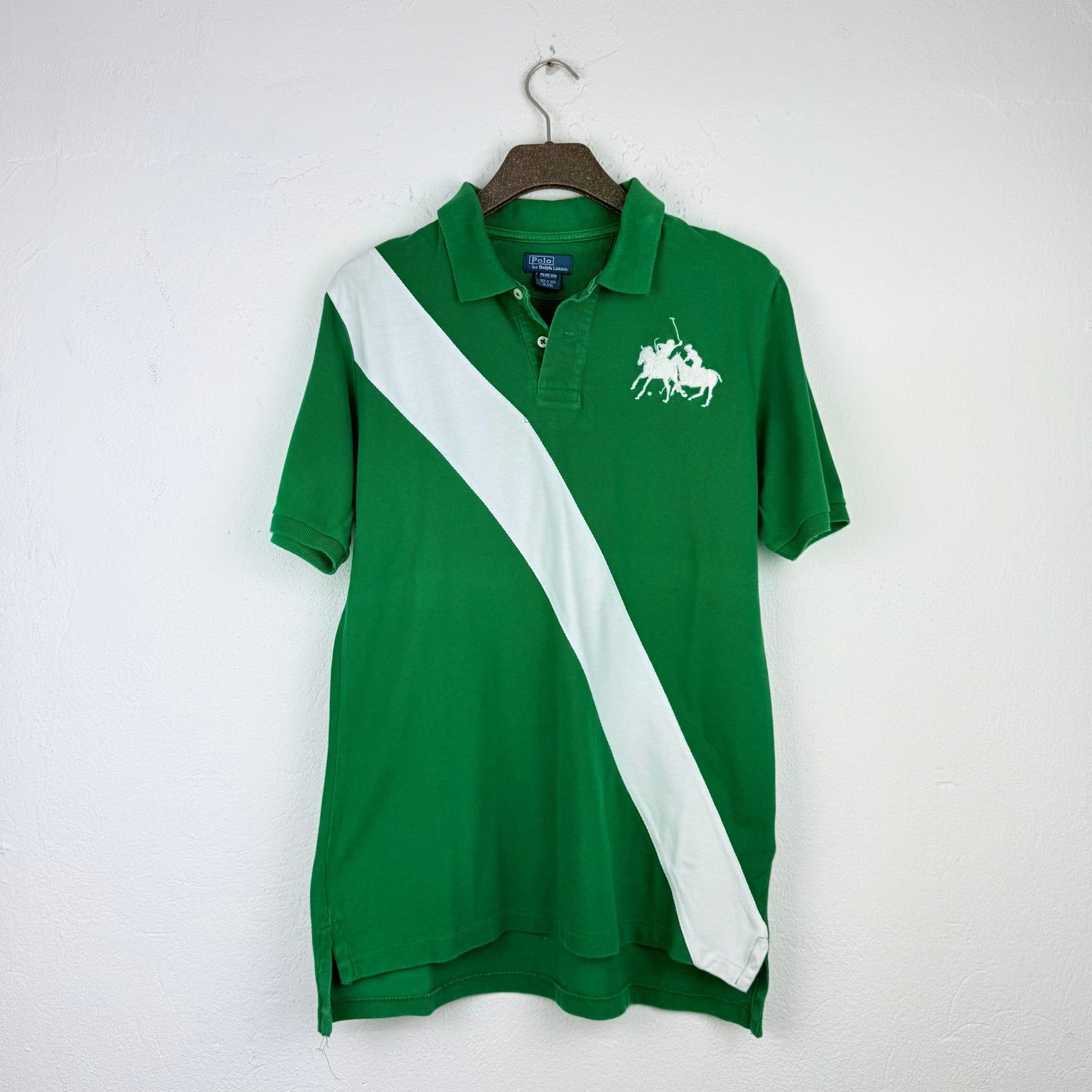 Kuratierter Vintage Onlineshop nachhaltige Secondhand Kleidung online kaufen, Online Shop Vintage, Vintage Online Shop, Second Hand Online Shop, gebraucht, zweite Hand, reused, preloved, Y2K, thriftshop, thriftstore, thrifting, thrift shop, thrift store