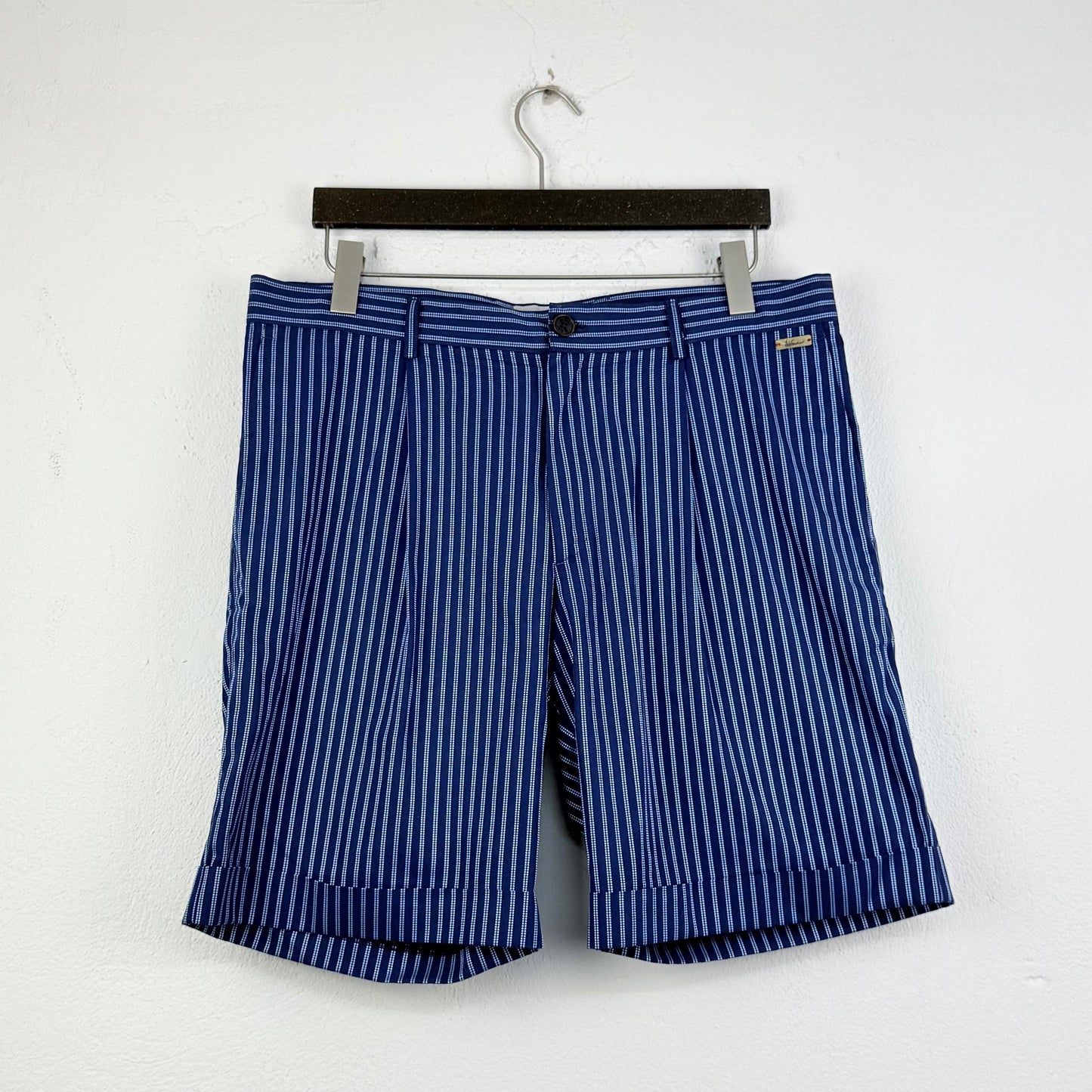 Kuratierter Vintage Onlineshop nachhaltige Secondhand Kleidung online kaufen, Online Shop Vintage, Vintage Online Shop, Second Hand Online Shop, gebraucht, zweite Hand, reused, preloved, Y2K, thriftshop, thriftstore, thrifting, thrift shop, thrift store