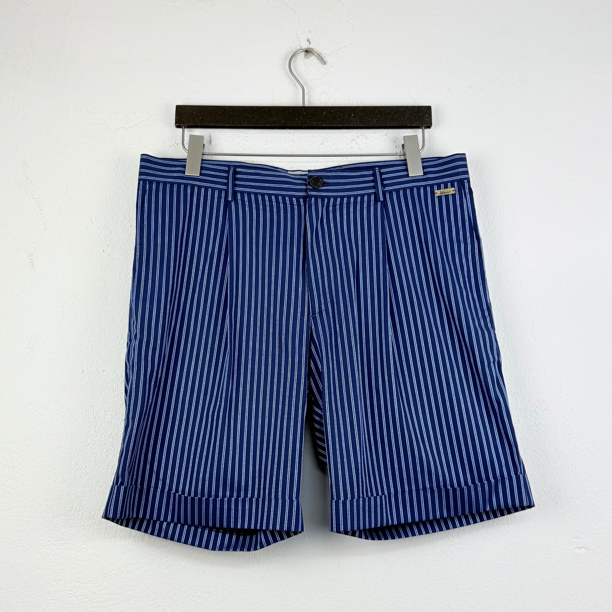 Kuratierter Vintage Onlineshop nachhaltige Secondhand Kleidung online kaufen, Online Shop Vintage, Vintage Online Shop, Second Hand Online Shop, gebraucht, zweite Hand, reused, preloved, Y2K, thriftshop, thriftstore, thrifting, thrift shop, thrift store