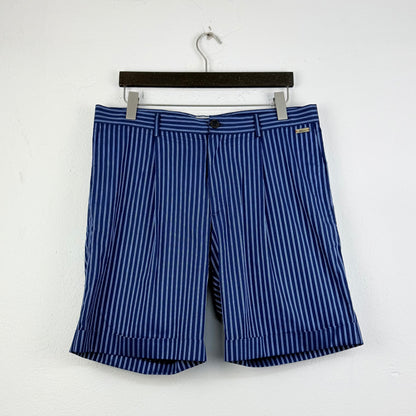 Kuratierter Vintage Onlineshop nachhaltige Secondhand Kleidung online kaufen, Online Shop Vintage, Vintage Online Shop, Second Hand Online Shop, gebraucht, zweite Hand, reused, preloved, Y2K, thriftshop, thriftstore, thrifting, thrift shop, thrift store