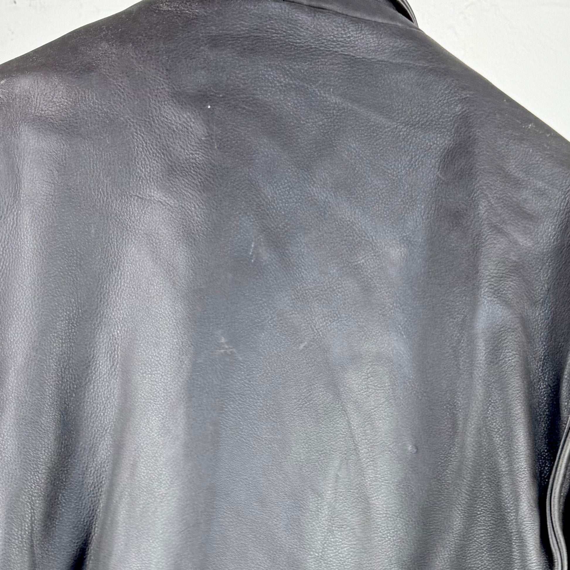 Kuratierter Vintage Onlineshop nachhaltige Secondhand Kleidung online kaufen, Online Shop Vintage, Vintage Online Shop, Second Hand Online Shop, gebraucht, zweite Hand, reused, preloved, Y2K, thriftshop, thriftstore, thrifting, thrift shop, thrift store