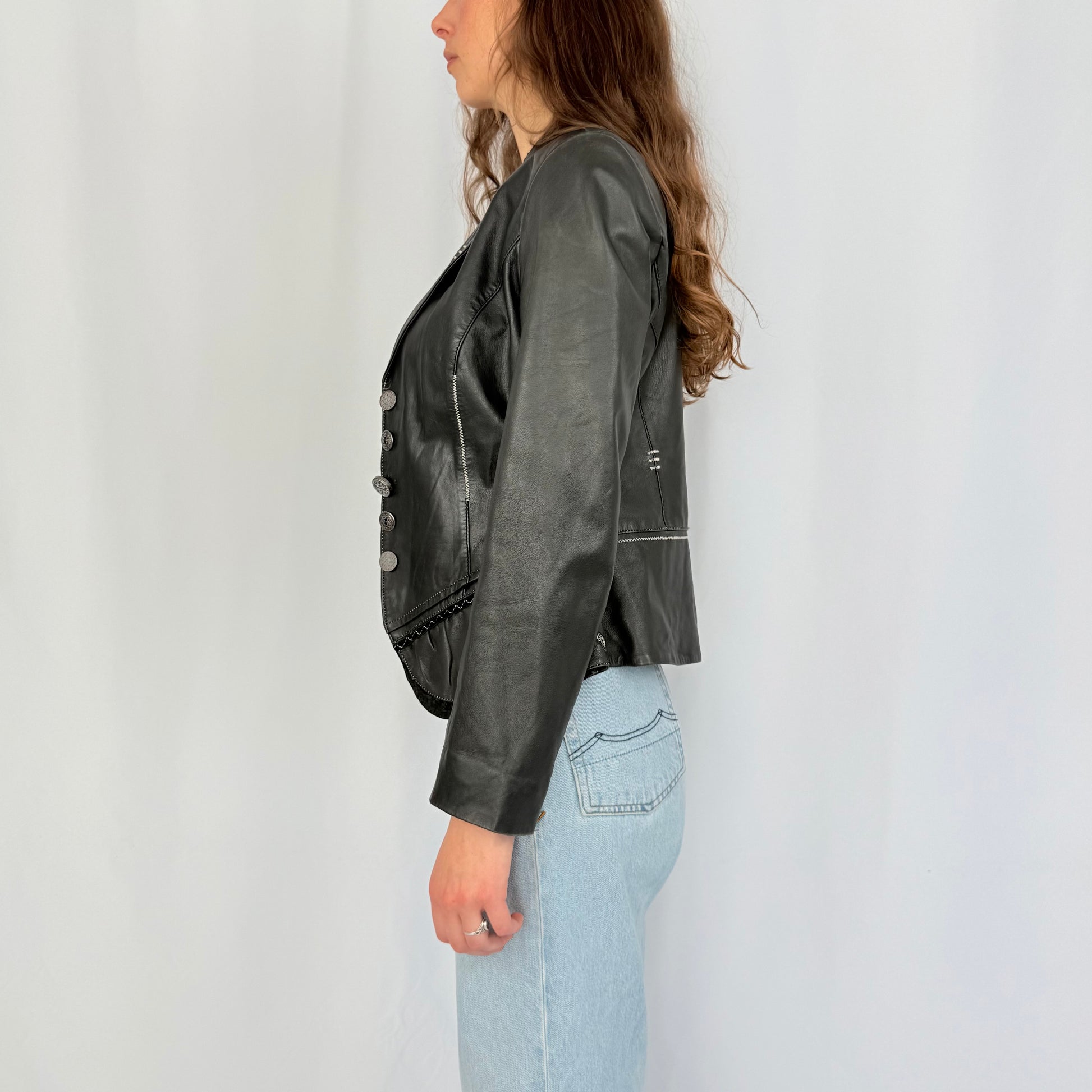 Kuratierter Vintage Onlineshop nachhaltige Secondhand Kleidung online kaufen, Online Shop Vintage, Vintage Online Shop, Second Hand Online Shop, gebraucht, zweite Hand, reused, preloved, Y2K, thriftshop, thriftstore, thrifting, thrift shop, thrift store, cool, style, leather, western