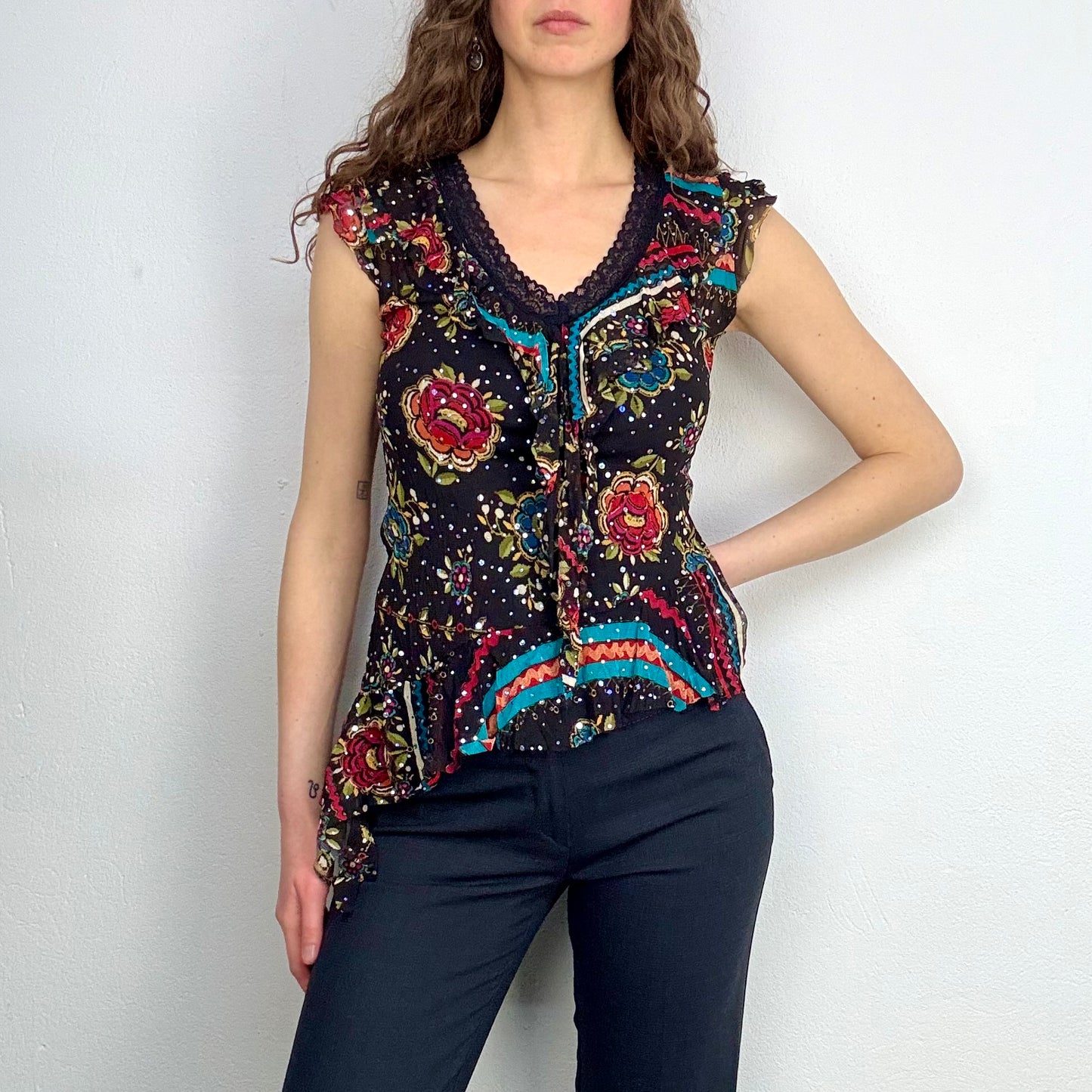 Kuratierter Vintage Onlineshop nachhaltige Secondhand Kleidung online kaufen, Online Shop Vintage, Vintage Online Shop, Second Hand Online Shop, gebraucht, zweite Hand, reused, preloved, Y2K, thriftshop, thriftstore, thrifting, thrift shop, thrift store