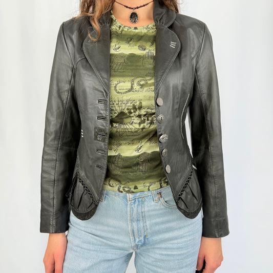 Kuratierter Vintage Onlineshop nachhaltige Secondhand Kleidung online kaufen, Online Shop Vintage, Vintage Online Shop, Second Hand Online Shop, gebraucht, zweite Hand, reused, preloved, Y2K, thriftshop, thriftstore, thrifting, thrift shop, thrift store, cool, style, leather, western