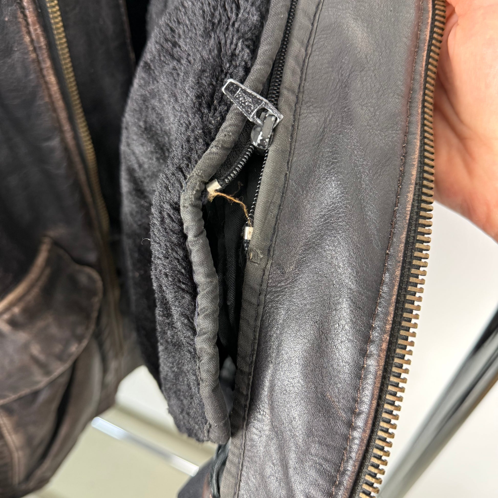 Kuratierter Vintage Onlineshop nachhaltige Secondhand Kleidung online kaufen, Online Shop Vintage, Vintage Online Shop, Second Hand Online Shop, gebraucht, zweite Hand, reused, preloved, Y2K, thriftshop, thriftstore, thrifting, thrift shop, thrift store