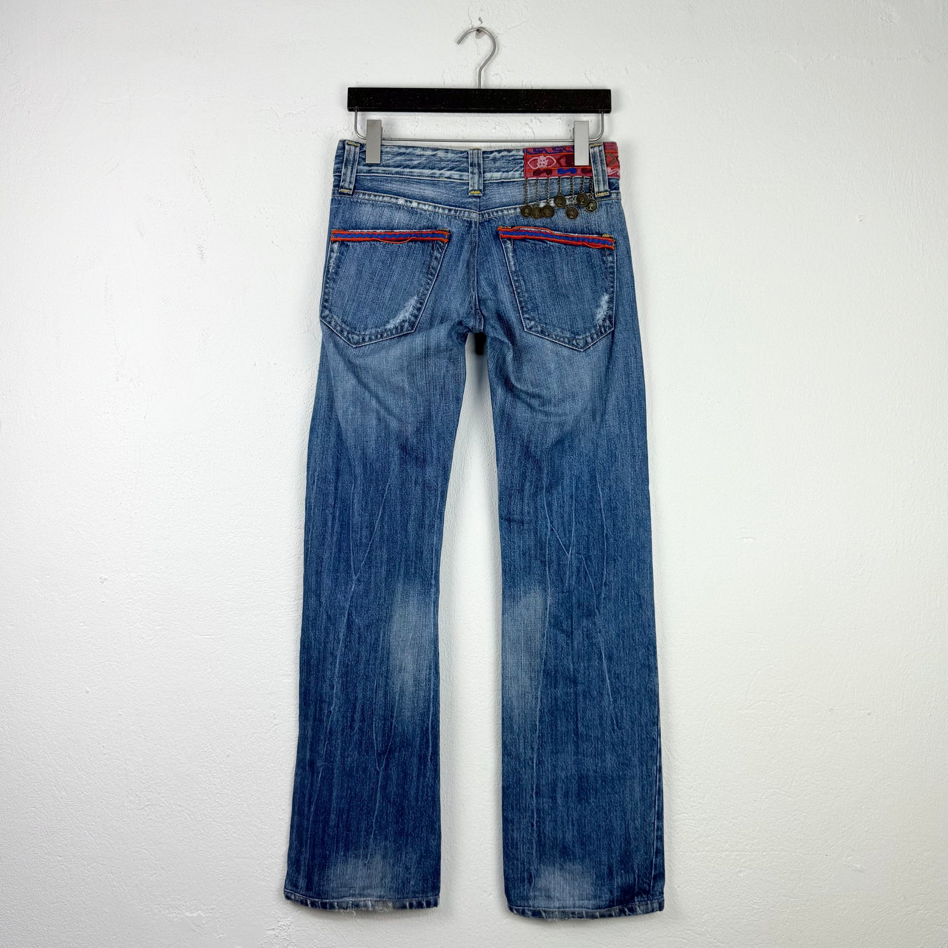 Kuratierter Vintage Onlineshop nachhaltige Secondhand Kleidung online kaufen, Online Shop Vintage, Vintage Online Shop, Second Hand Online Shop, gebraucht, zweite Hand, reused, preloved, Y2K, thriftshop, thriftstore, thrifting, thrift shop, thrift store