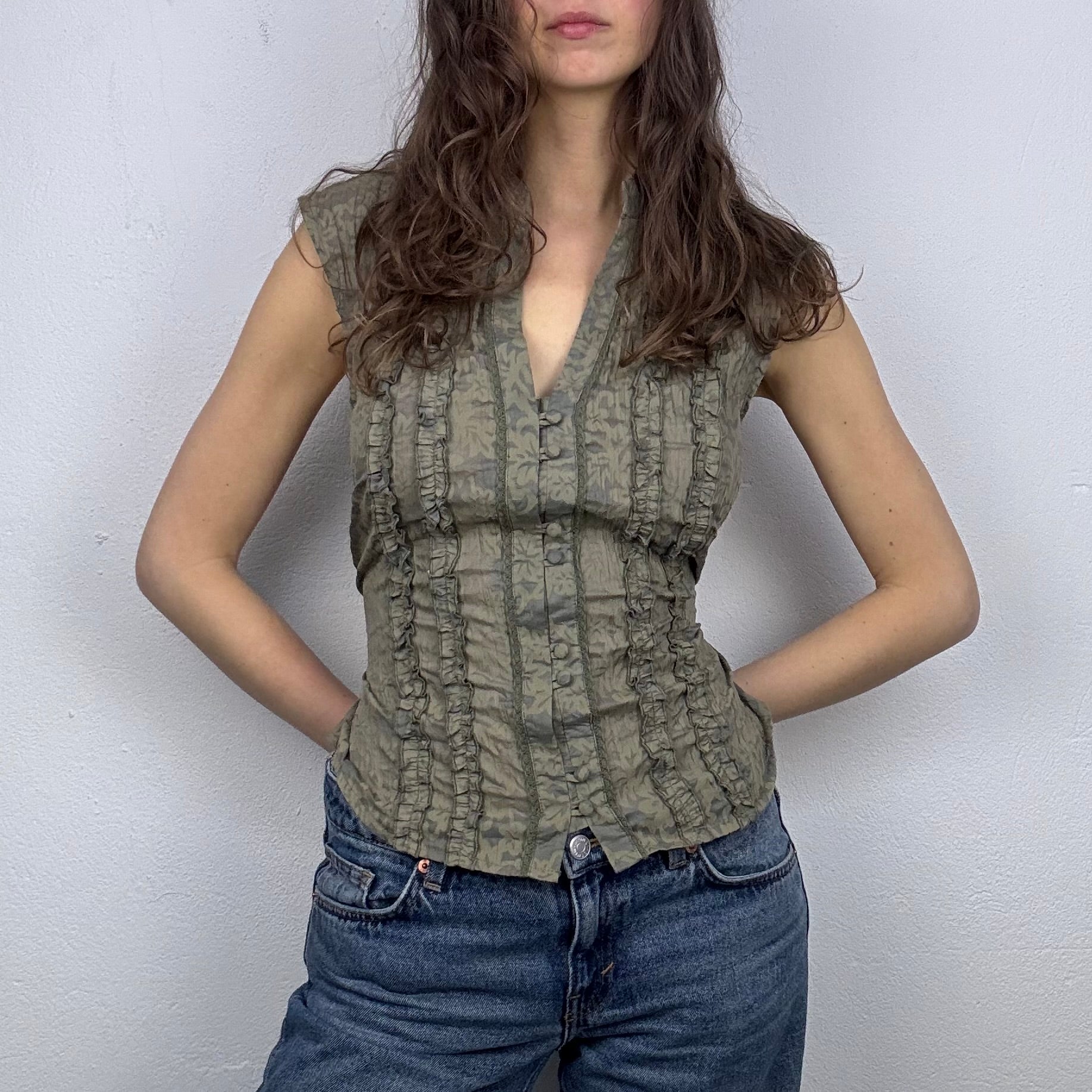 Kuratierter Vintage Onlineshop nachhaltige Secondhand Kleidung online kaufen, Online Shop Vintage, Vintage Online Shop, Second Hand Online Shop, gebraucht, zweite Hand, reused, preloved, Y2K, thriftshop, thriftstore, thrifting, thrift shop, thrift store
