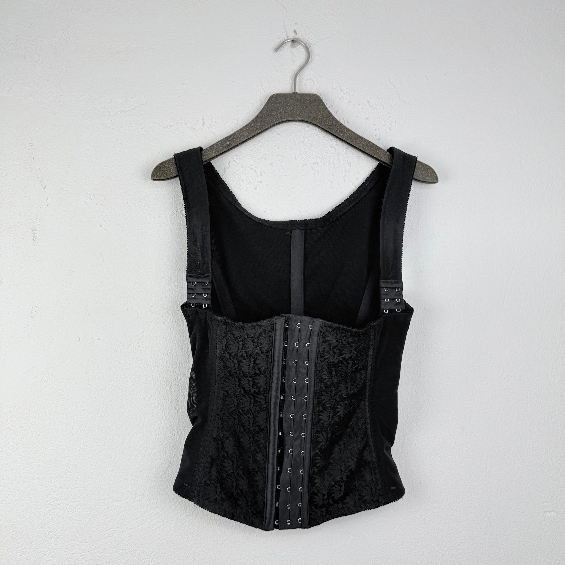 Kuratierter Vintage Onlineshop nachhaltige Secondhand Kleidung online kaufen, Online Shop Vintage, Vintage Online Shop, Second Hand Online Shop, gebraucht, zweite Hand, reused, preloved, Y2K, thriftshop, thriftstore, thrifting, thrift shop, thrift store, Korsett,Spitze, Snatched
