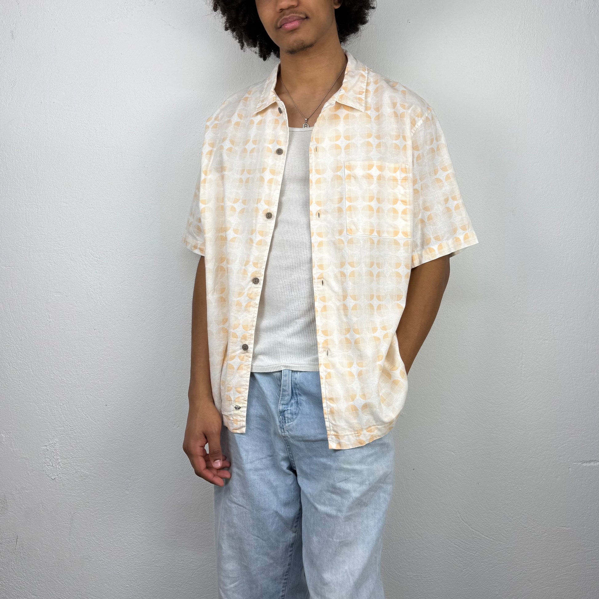 Kuratierter Vintage Onlineshop nachhaltige Secondhand Kleidung online kaufen, Online Shop Vintage, Vintage Online Shop, Second Hand Online Shop, gebraucht, zweite Hand, reused, preloved, Y2K, thriftshop, thriftstore, thrifting, thrift shop, thrift store