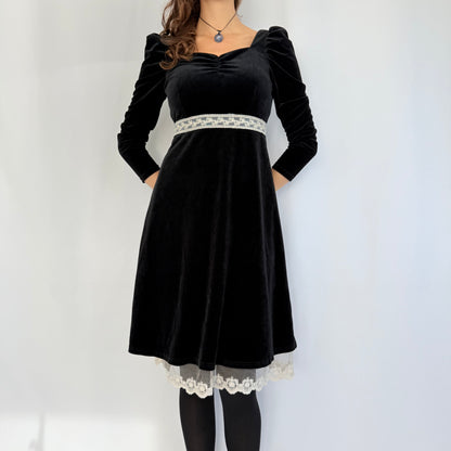 Kuratierter Vintage Onlineshop nachhaltige Secondhand Kleidung online kaufen, Online Shop Vintage, Vintage Online Shop, Second Hand Online Shop, gebraucht, zweite Hand, reused, preloved, Y2K, thriftshop, thriftstore, thrifting, thrift shop, thrift store, Elegant, Grunge, Soft Goth, Samt