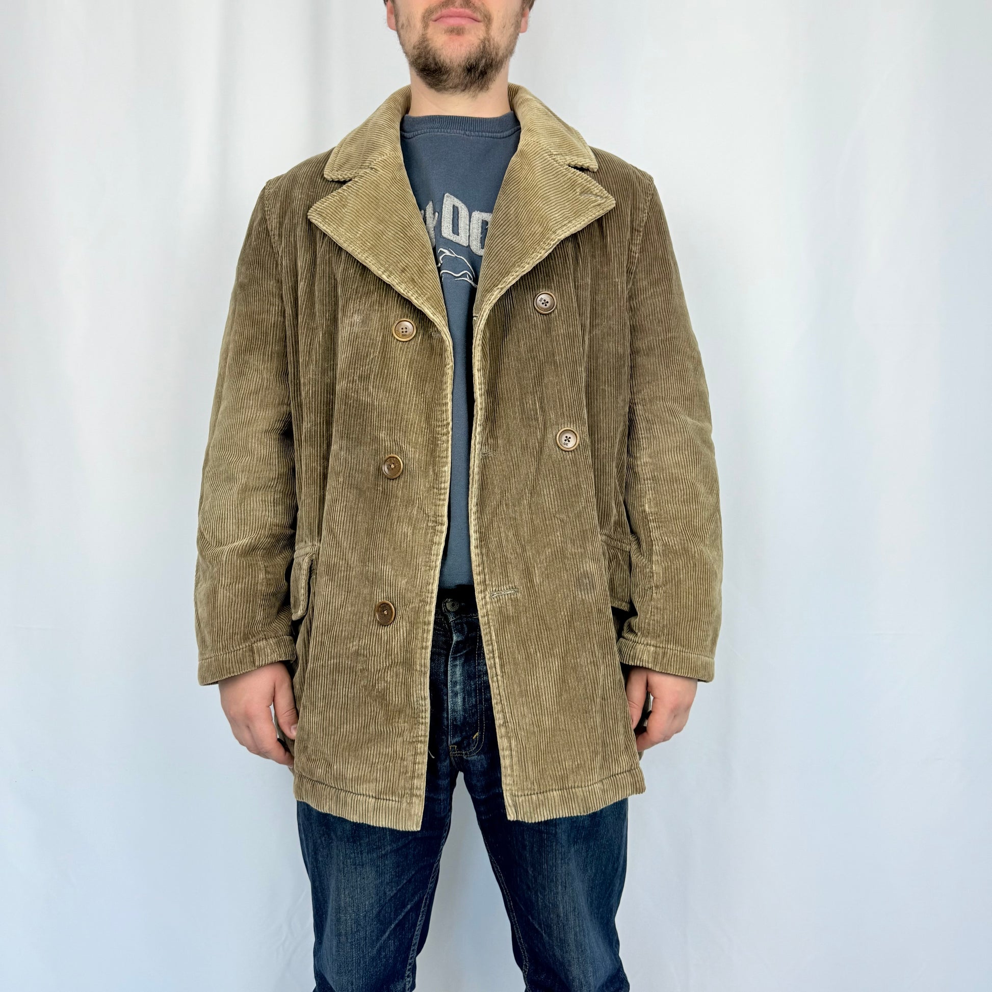 Kuratierter Vintage Onlineshop nachhaltige Secondhand Kleidung online kaufen, Online Shop Vintage, Vintage Online Shop, Second Hand Online Shop, gebraucht, zweite Hand, reused, preloved, Y2K, thriftshop, thriftstore, thrifting, thrift shop, thrift store, retro, cord, corduroy, grungy