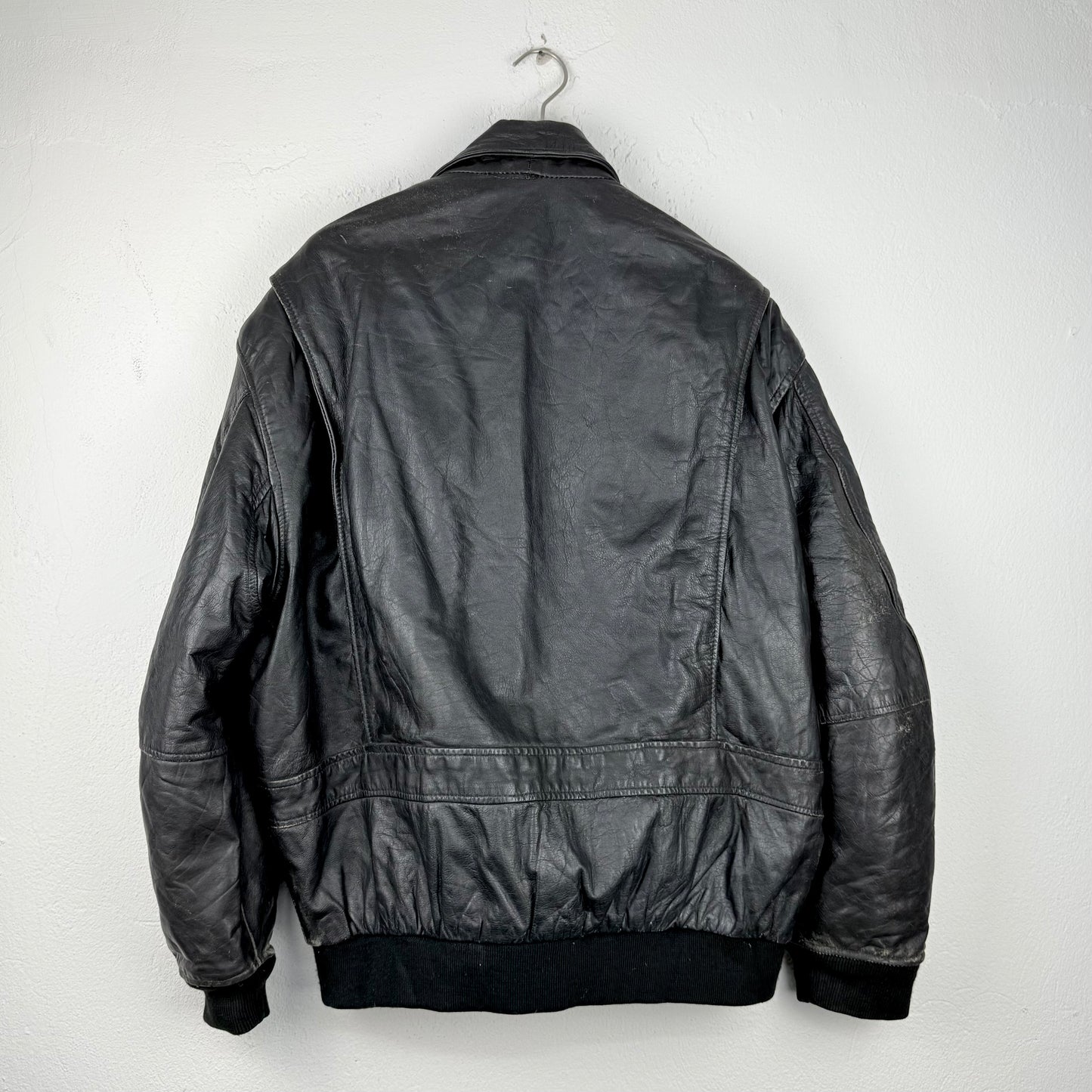 Kuratierter Vintage Onlineshop nachhaltige Secondhand Kleidung online kaufen, Online Shop Vintage, Vintage Online Shop, Second Hand Online Shop, gebraucht, zweite Hand, reused, preloved, Y2K, thriftshop, thriftstore, thrifting, thrift shop, thrift store