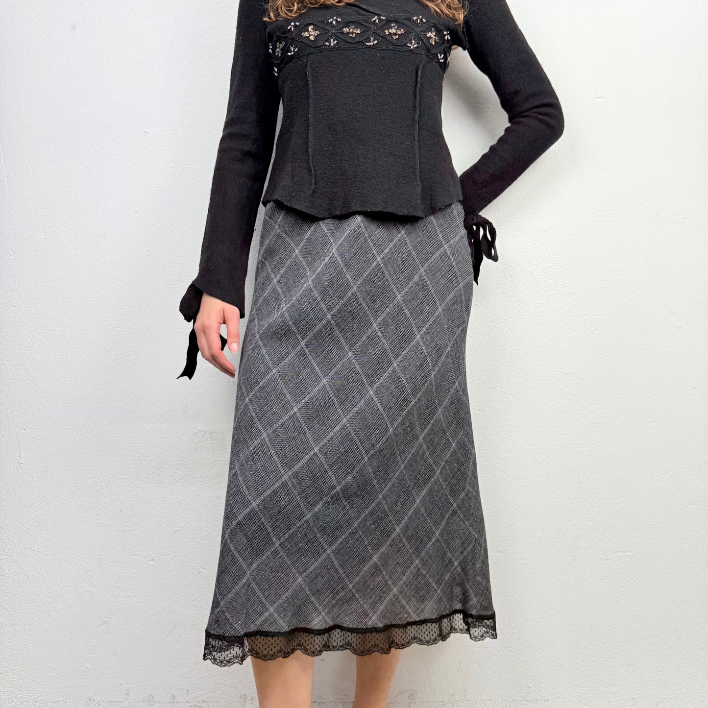 Kuratierter Vintage Onlineshop nachhaltige Secondhand Kleidung online kaufen, Online Shop Vintage, Vintage Online Shop, Second Hand Online Shop, gebraucht, zweite Hand, reused, preloved, Y2K, thriftshop, thriftstore, thrifting, thrift shop, thrift store, Karo, Preppy, Elegant