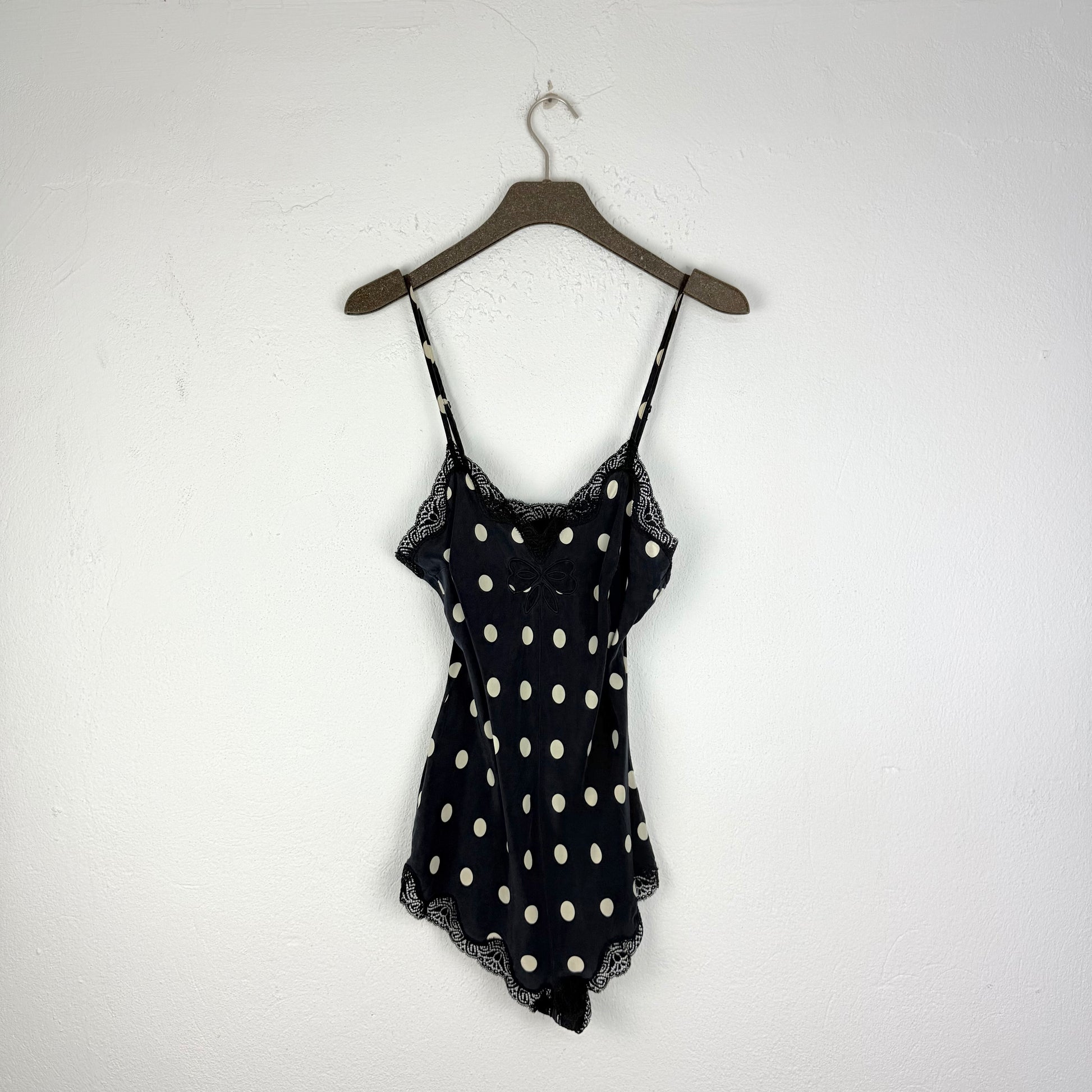 Kuratierter Vintage Onlineshop nachhaltige Secondhand Kleidung online kaufen, Online Shop Vintage, Vintage Online Shop, Second Hand Online Shop, gebraucht, zweite Hand, reused, preloved, Y2K, thriftshop, thriftstore, thrifting, thrift shop, thrift store, Body, Spitze, Polkadot, Cute
